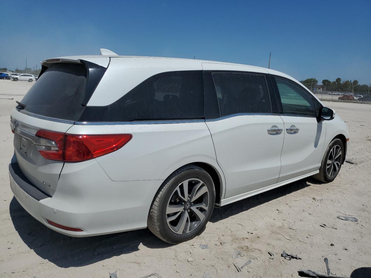 Photo 2 VIN: 5FNRL6H94LB042469 - HONDA ODYSSEY 