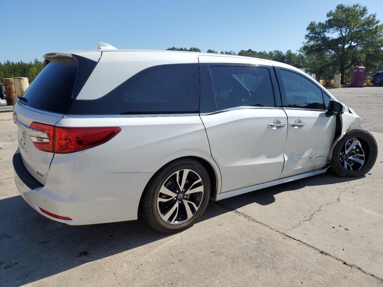 Photo 2 VIN: 5FNRL6H97JB027946 - HONDA ODYSSEY 