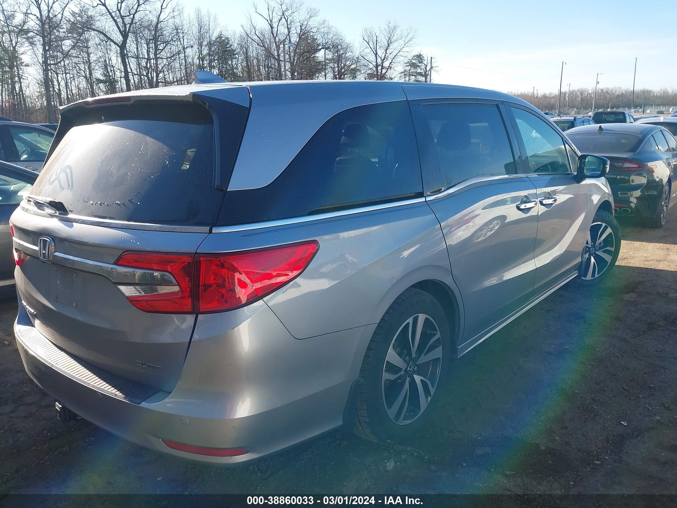 Photo 3 VIN: 5FNRL6H98JB074421 - HONDA ODYSSEY 