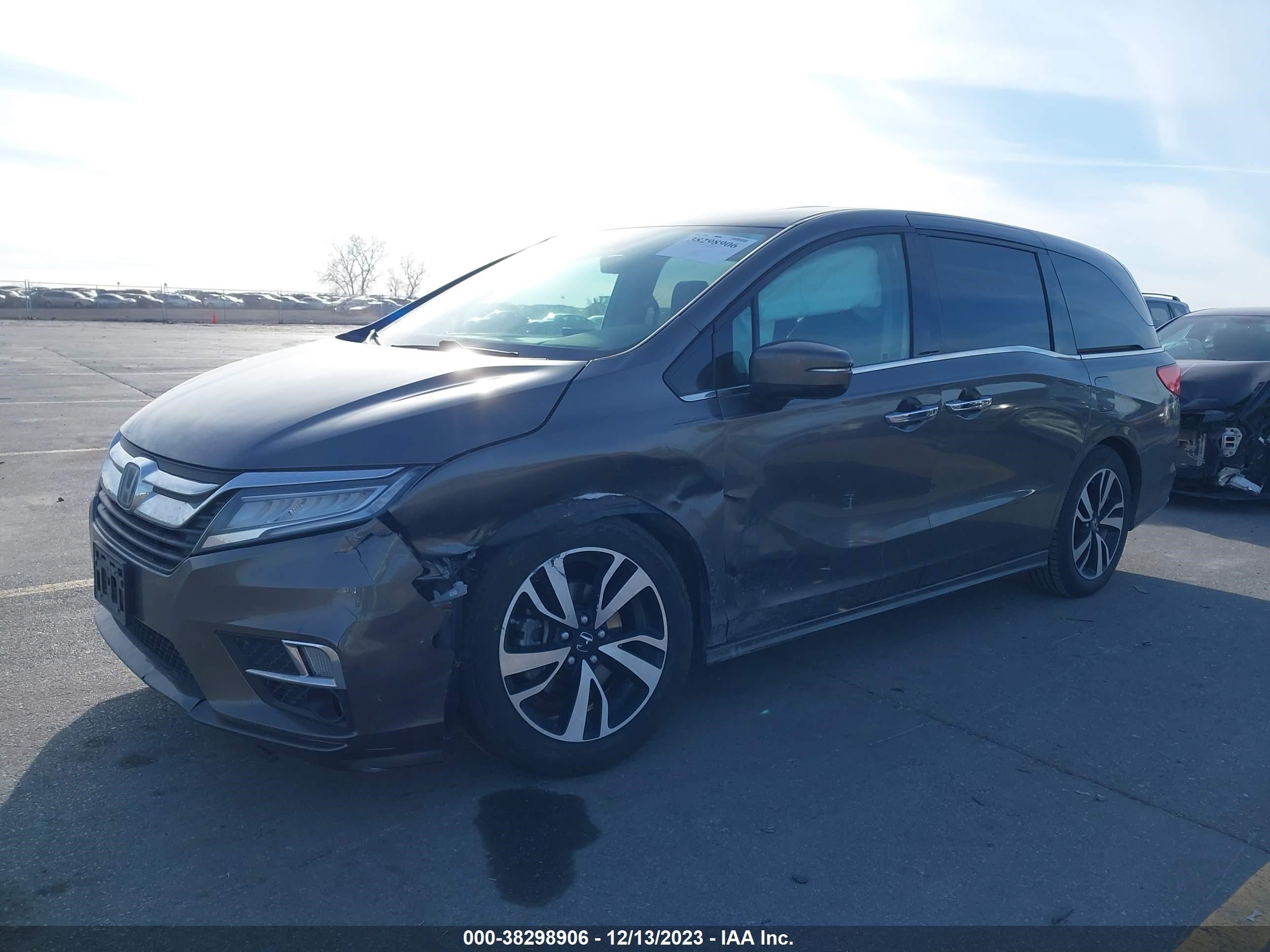 Photo 1 VIN: 5FNRL6H9XJB048368 - HONDA ODYSSEY 