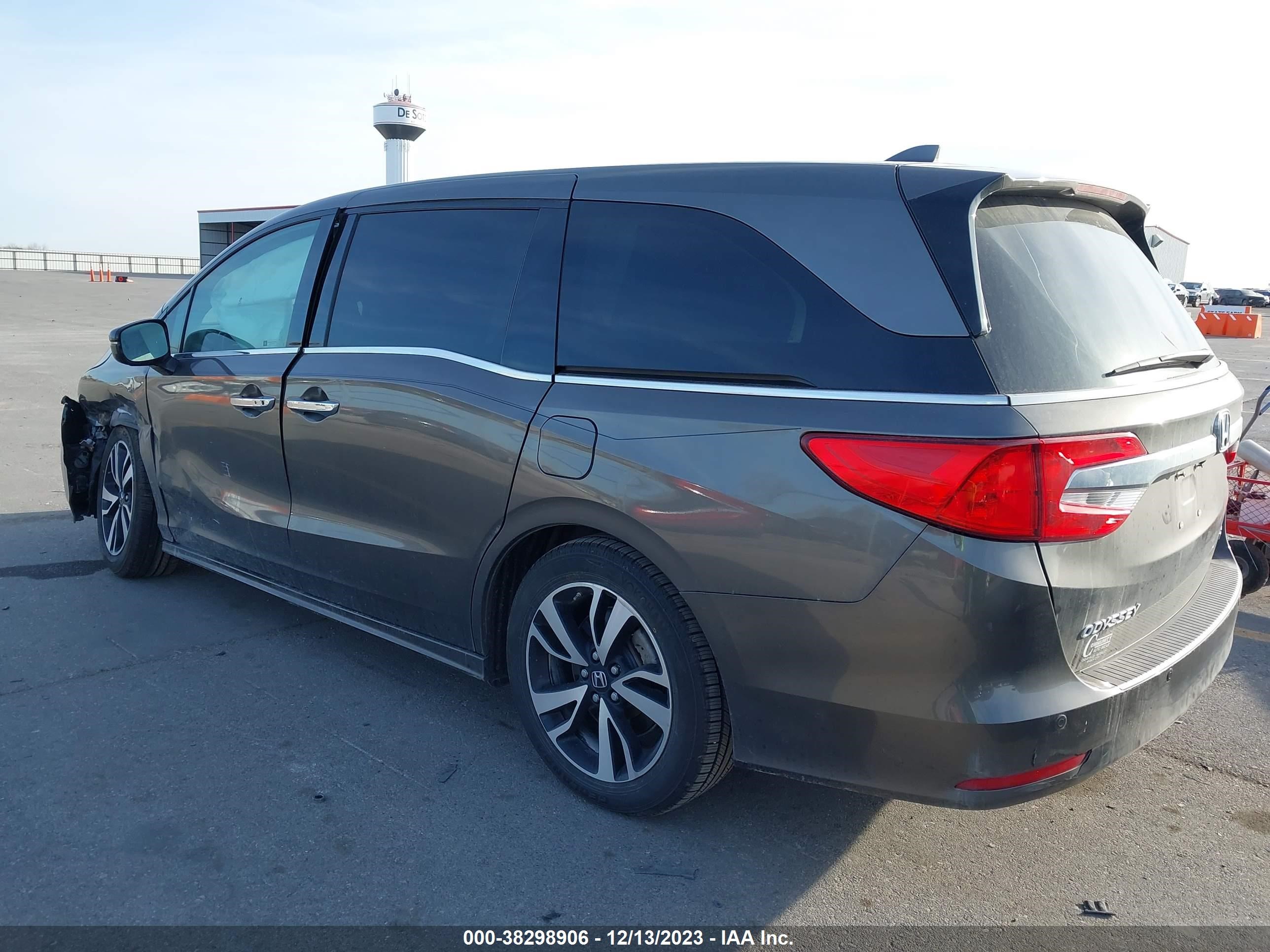 Photo 13 VIN: 5FNRL6H9XJB048368 - HONDA ODYSSEY 