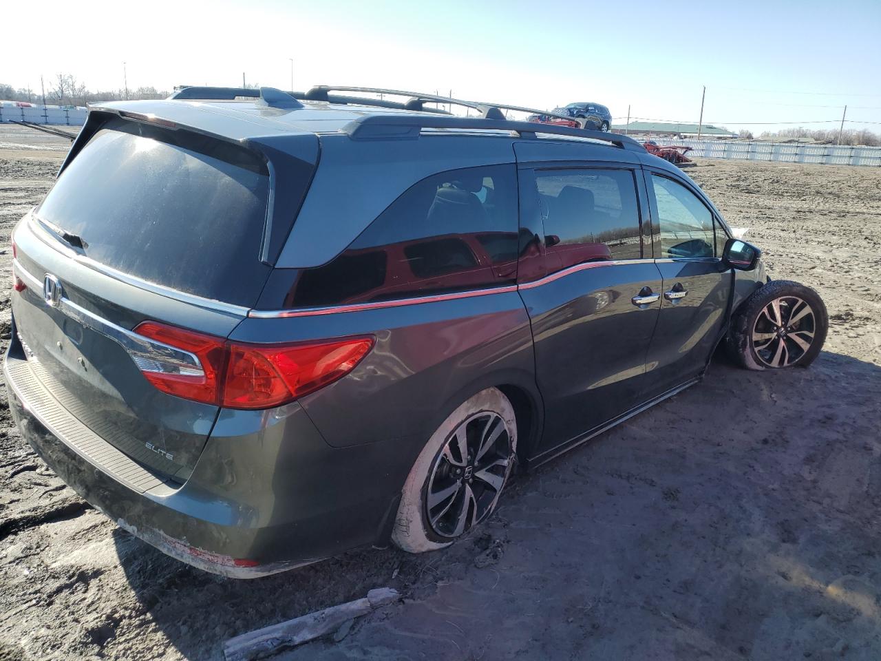 Photo 2 VIN: 5FNRL6H9XKB026551 - HONDA ODYSSEY 