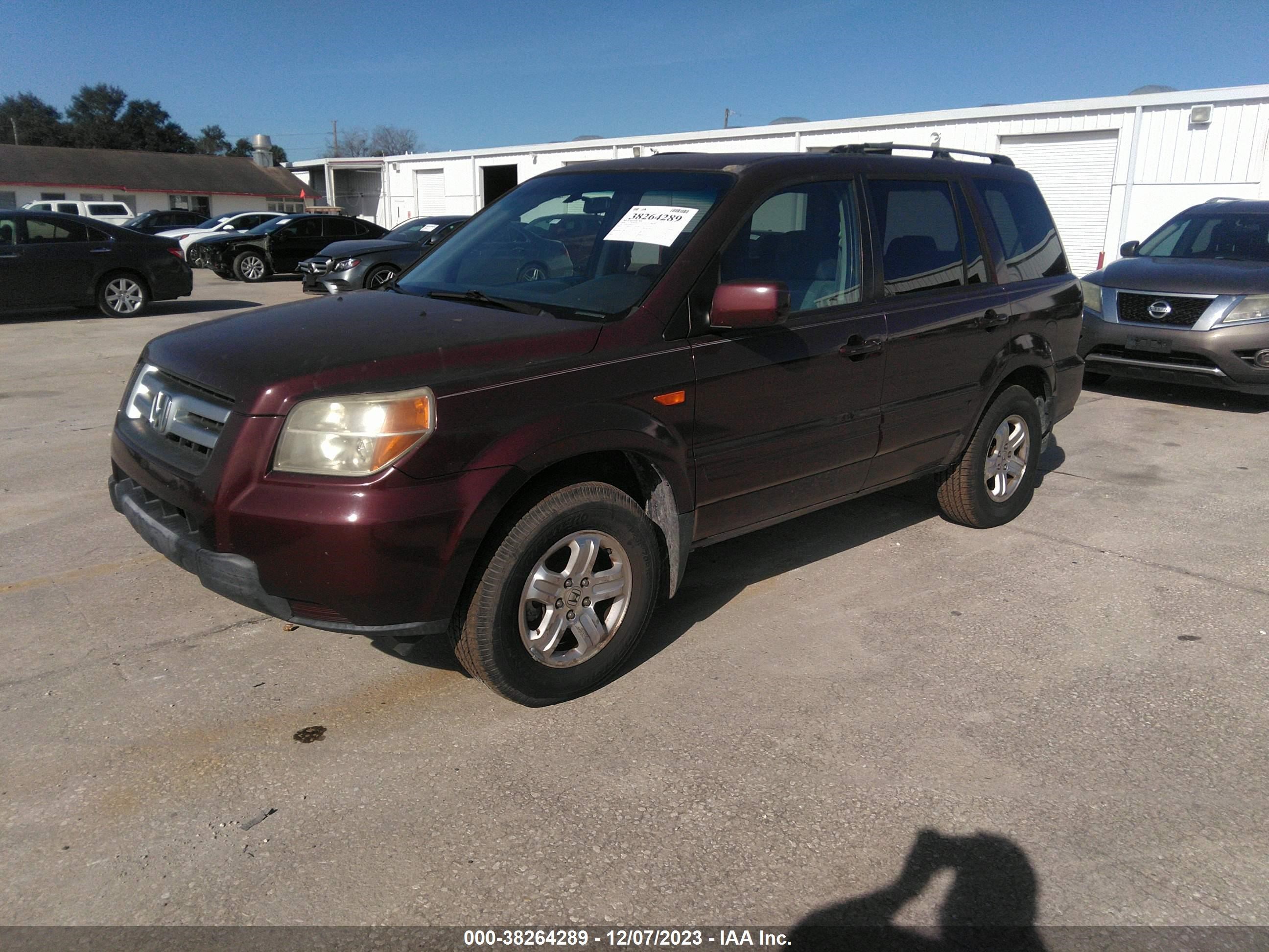 Photo 1 VIN: 5FNYF18218B017223 - HONDA PILOT 