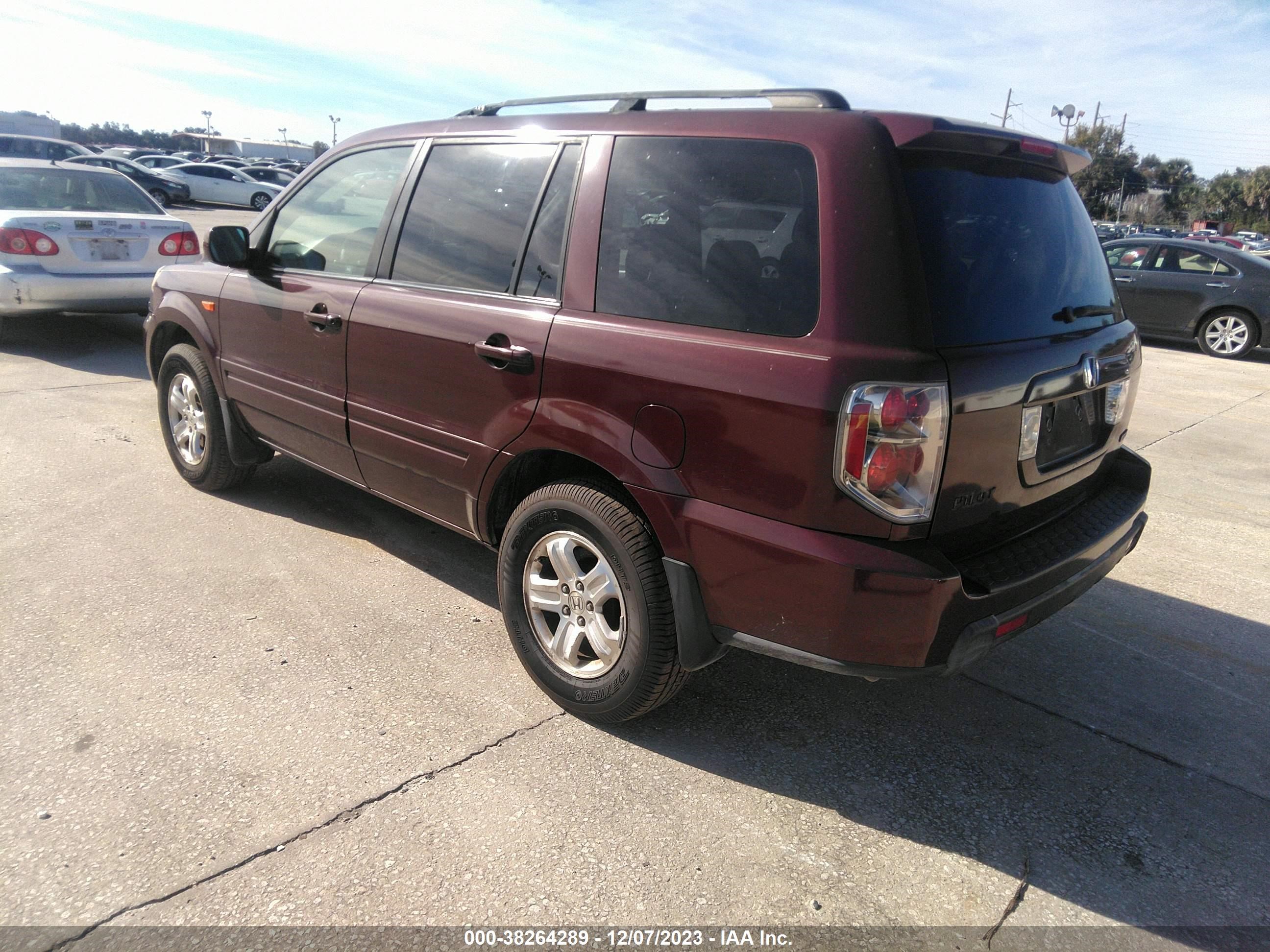 Photo 2 VIN: 5FNYF18218B017223 - HONDA PILOT 