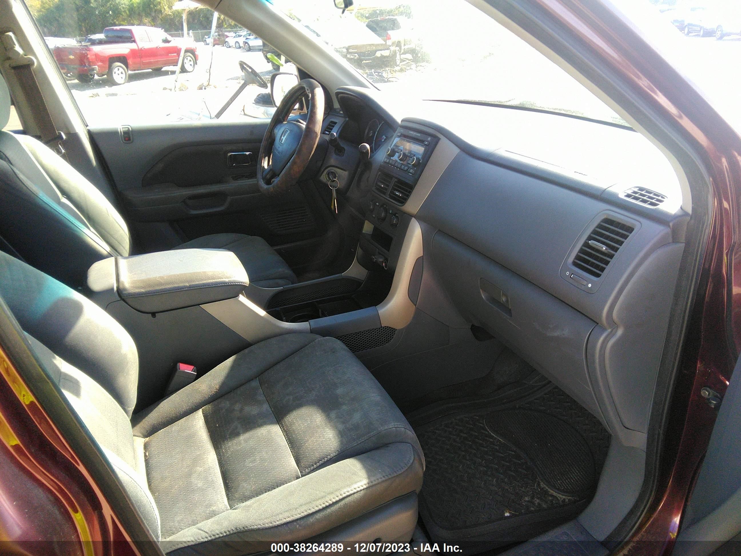 Photo 4 VIN: 5FNYF18218B017223 - HONDA PILOT 