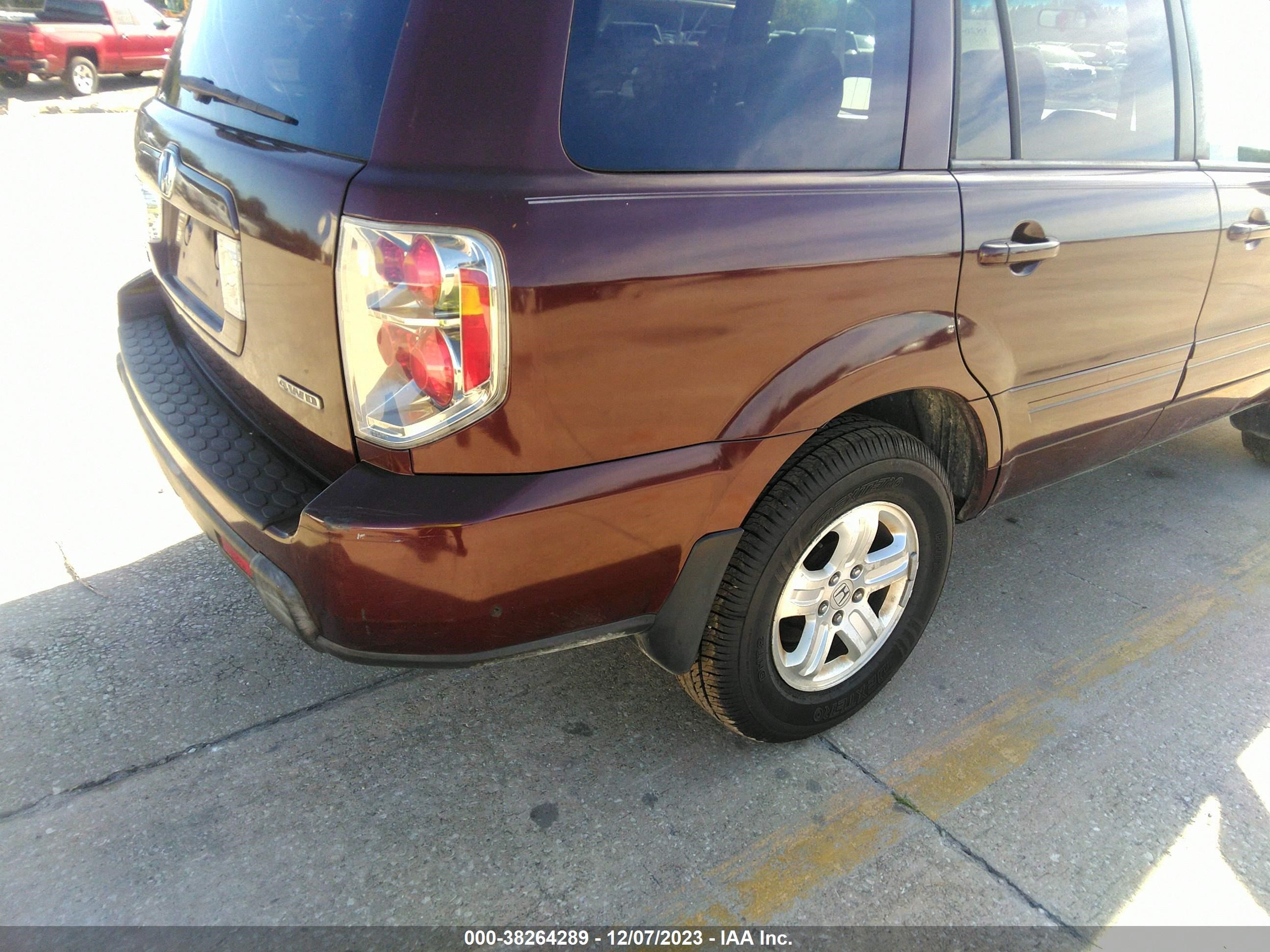 Photo 5 VIN: 5FNYF18218B017223 - HONDA PILOT 