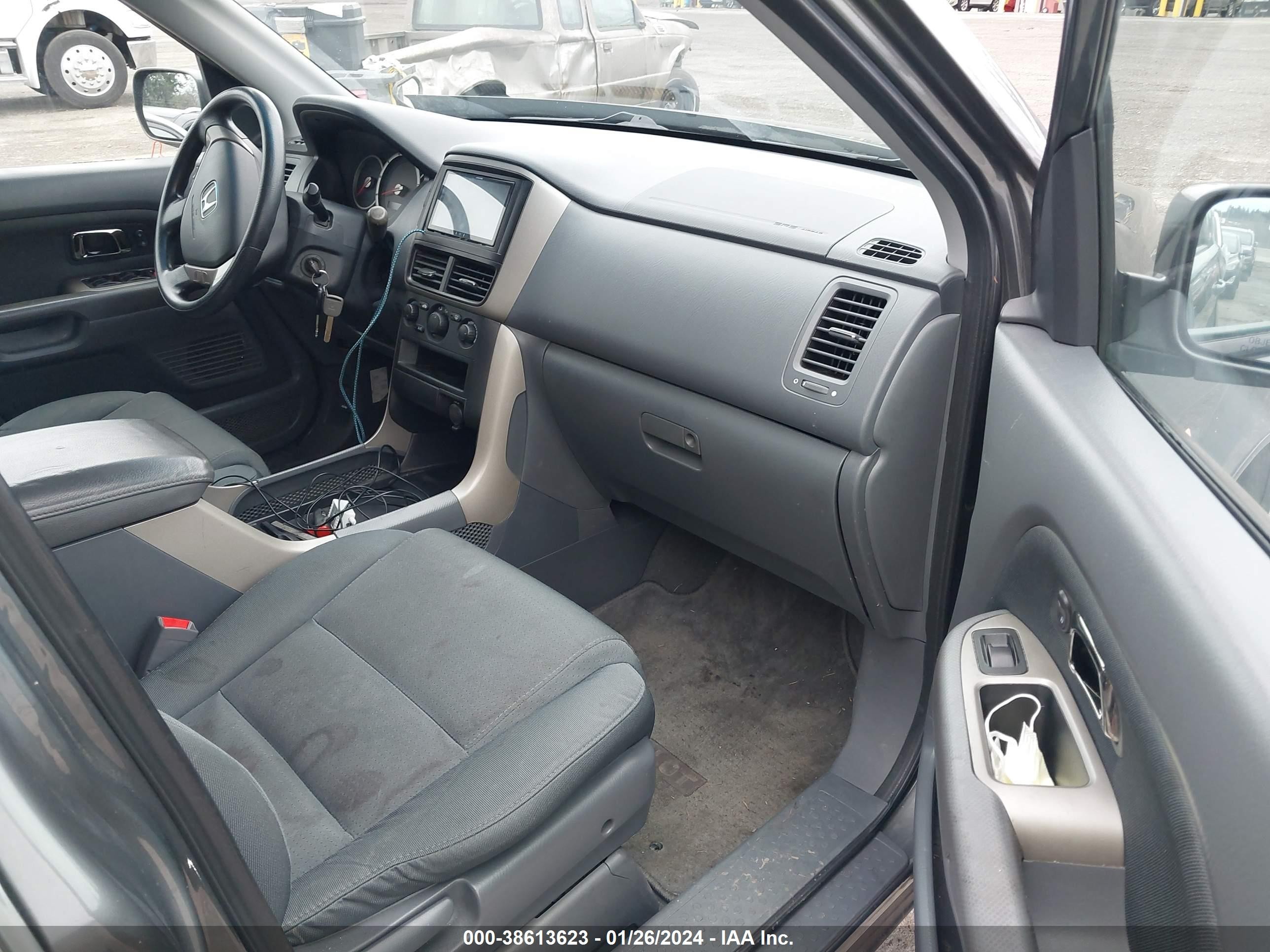 Photo 4 VIN: 5FNYF18238B039241 - HONDA PILOT 