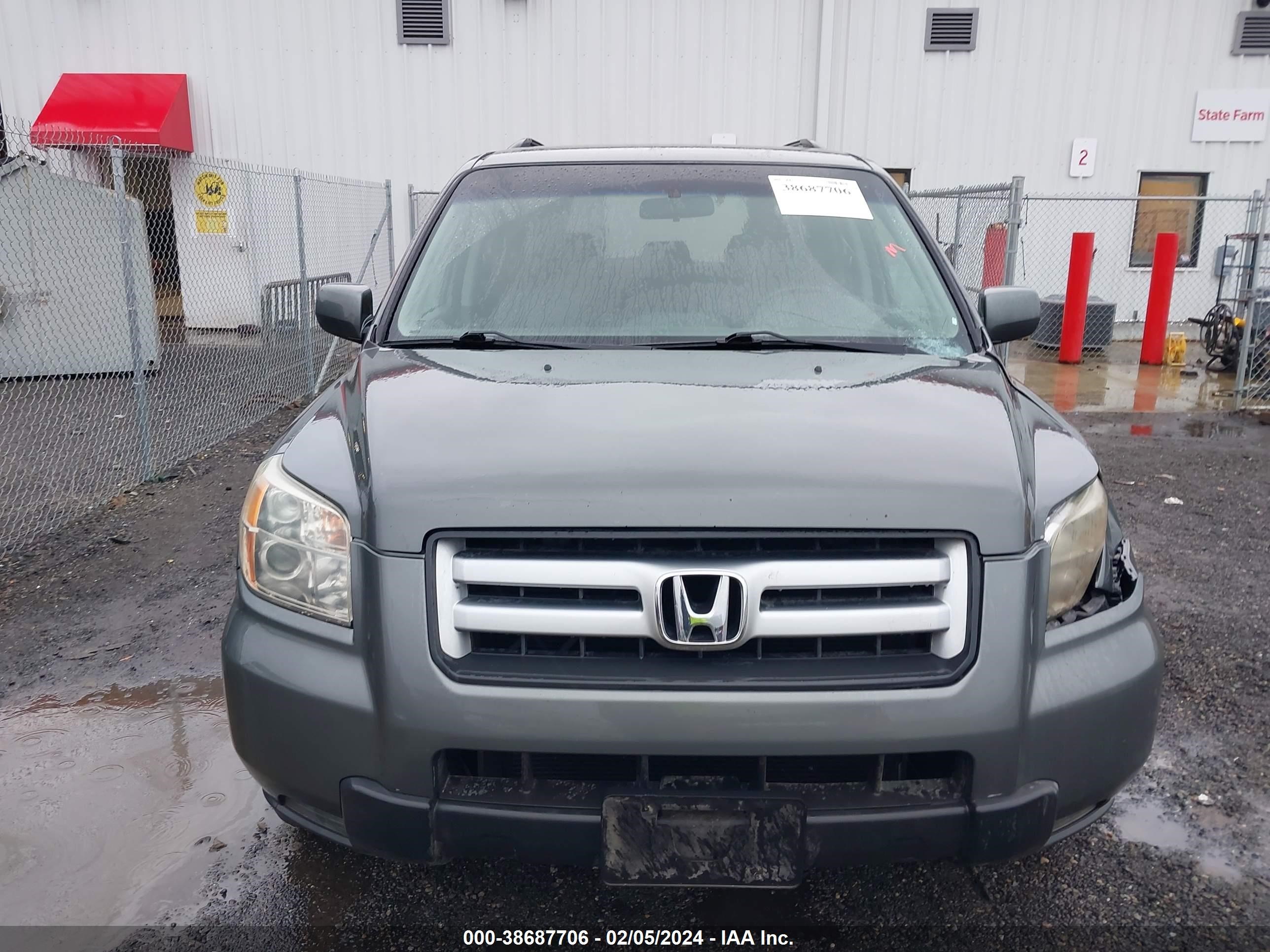 Photo 11 VIN: 5FNYF18258B122458 - HONDA PILOT 