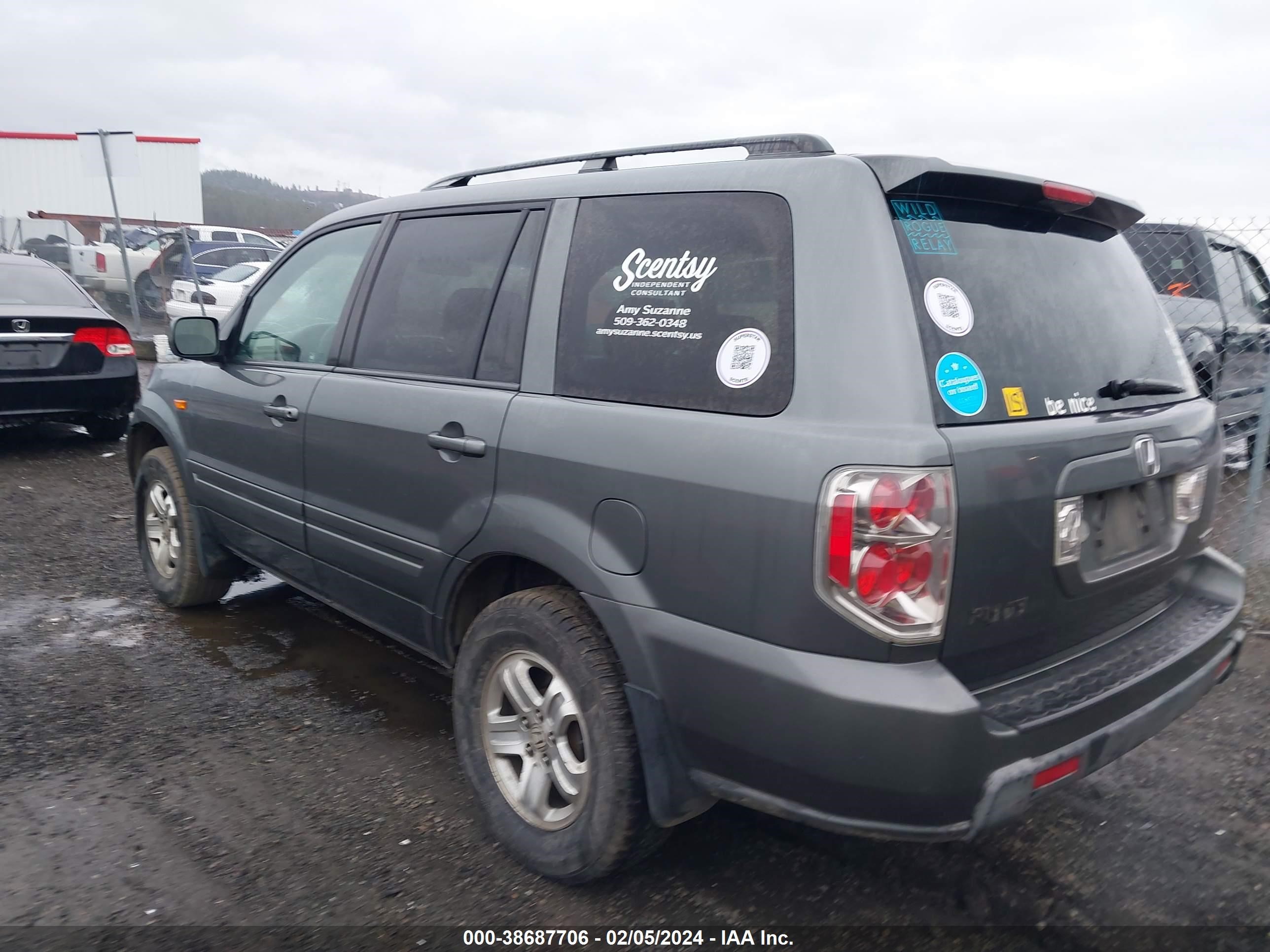 Photo 2 VIN: 5FNYF18258B122458 - HONDA PILOT 