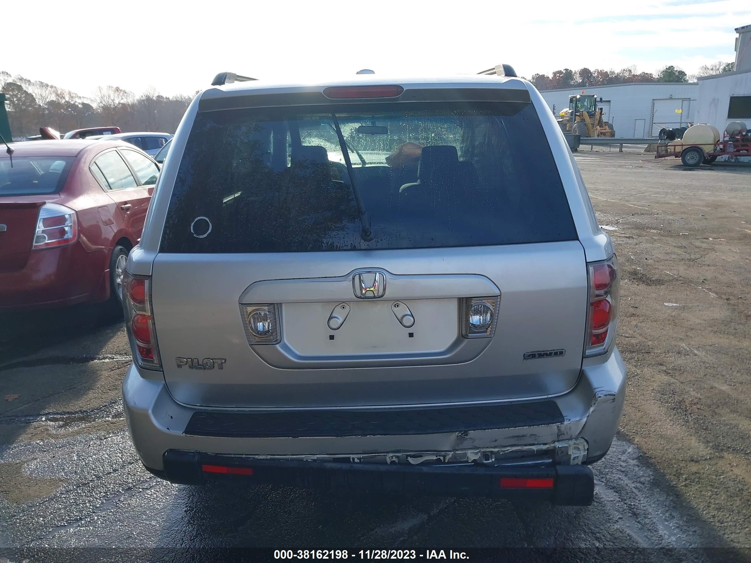 Photo 14 VIN: 5FNYF18268B014513 - HONDA PILOT 