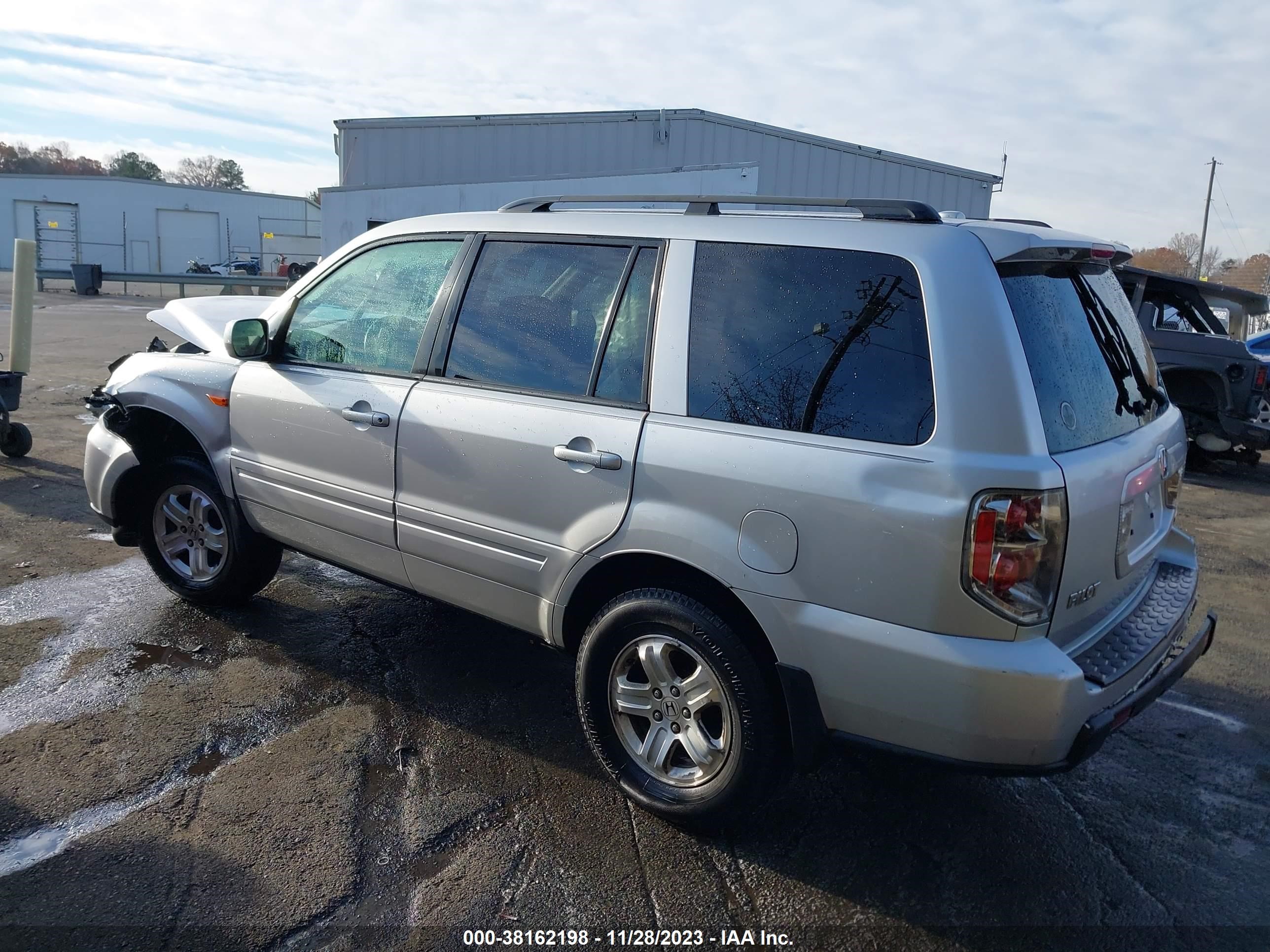 Photo 2 VIN: 5FNYF18268B014513 - HONDA PILOT 