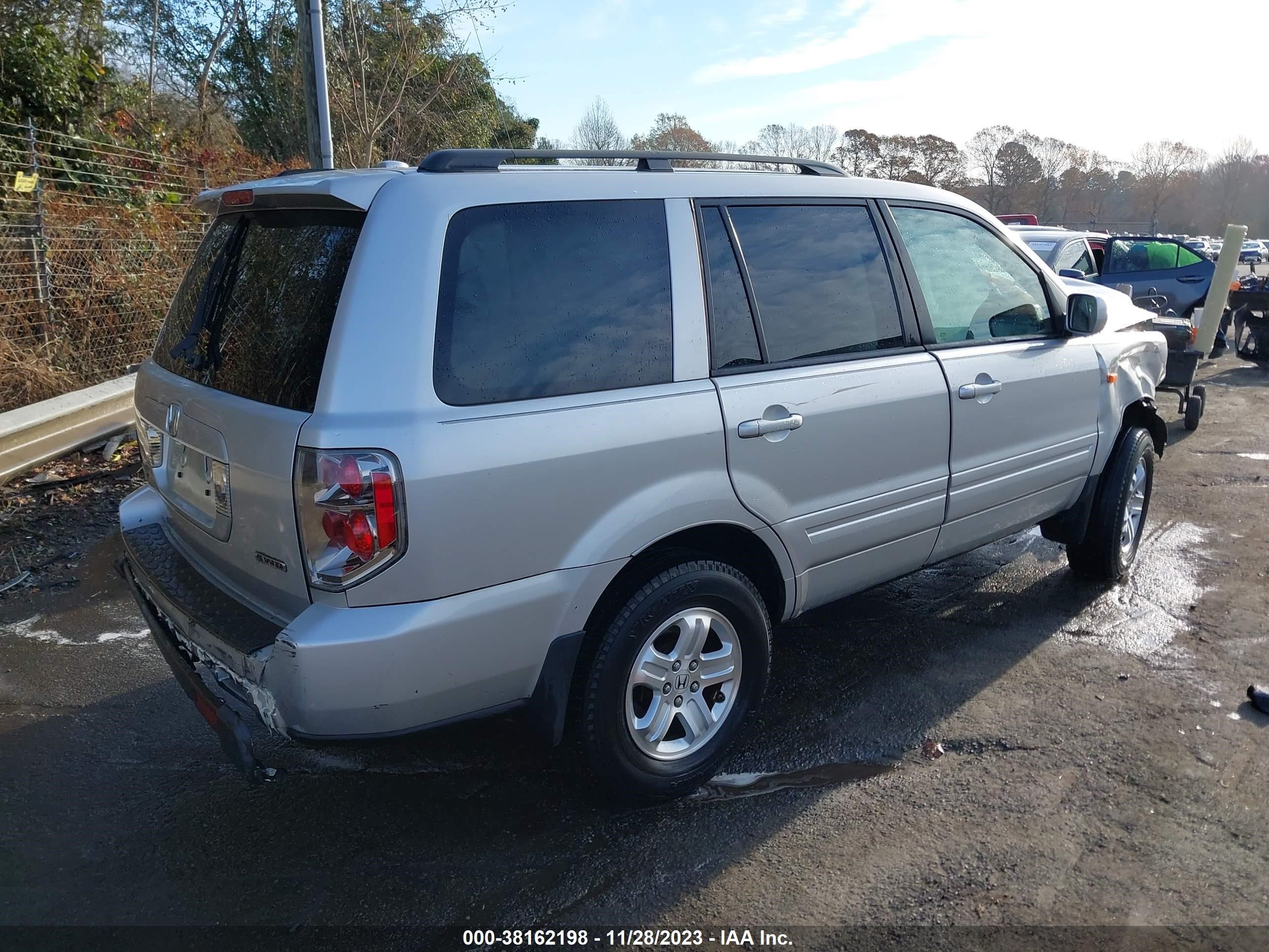 Photo 3 VIN: 5FNYF18268B014513 - HONDA PILOT 