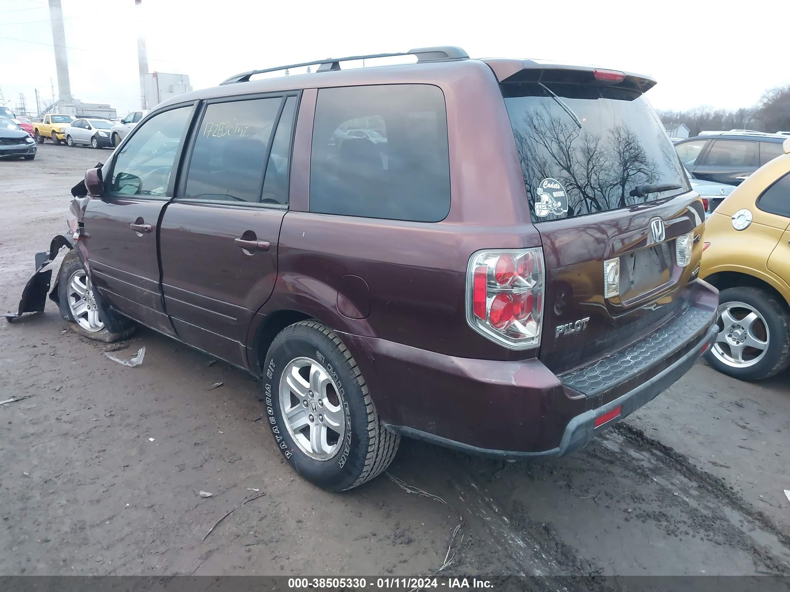 Photo 2 VIN: 5FNYF18268B041842 - HONDA PILOT 