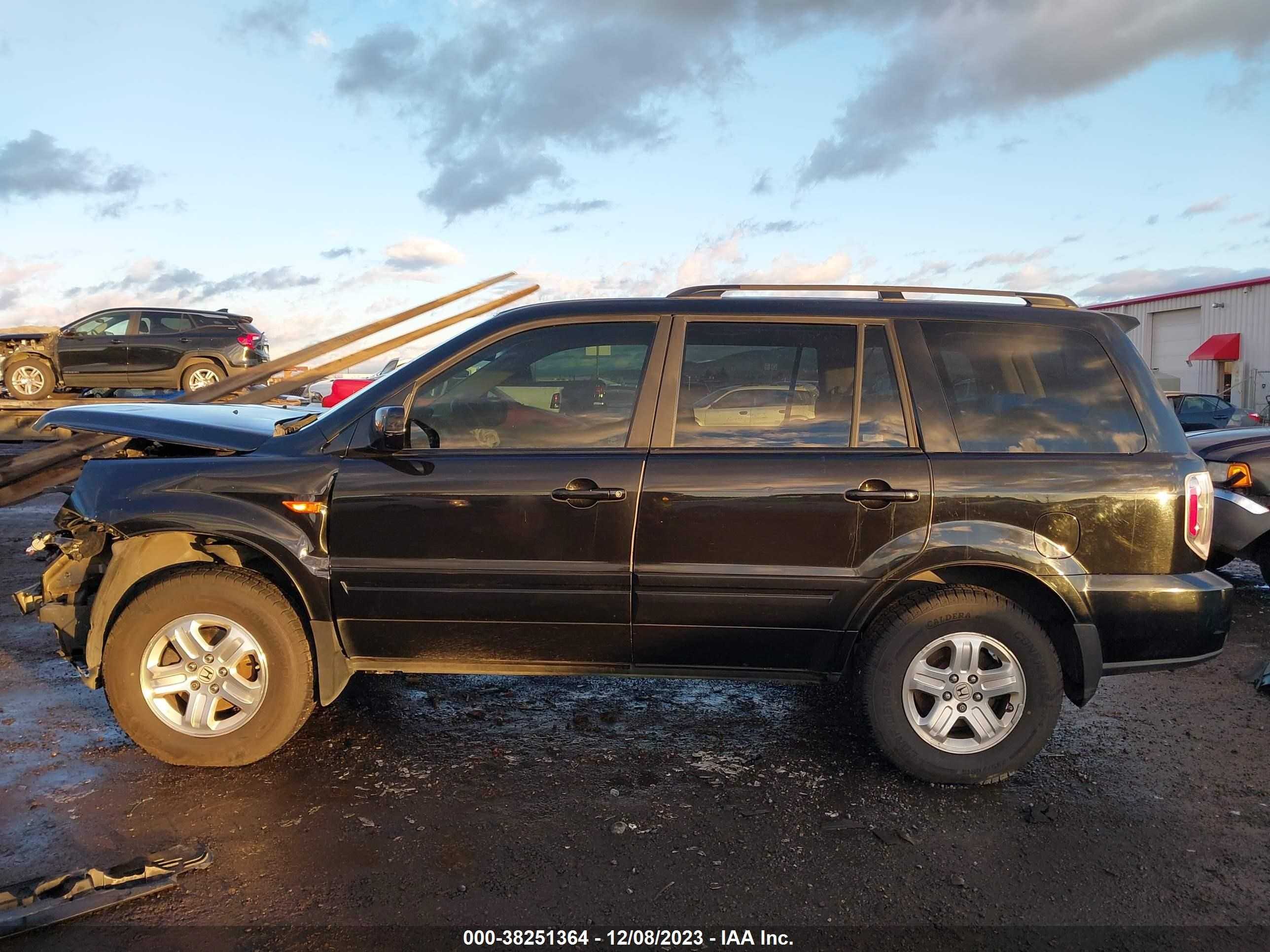 Photo 14 VIN: 5FNYF18268B044658 - HONDA PILOT 