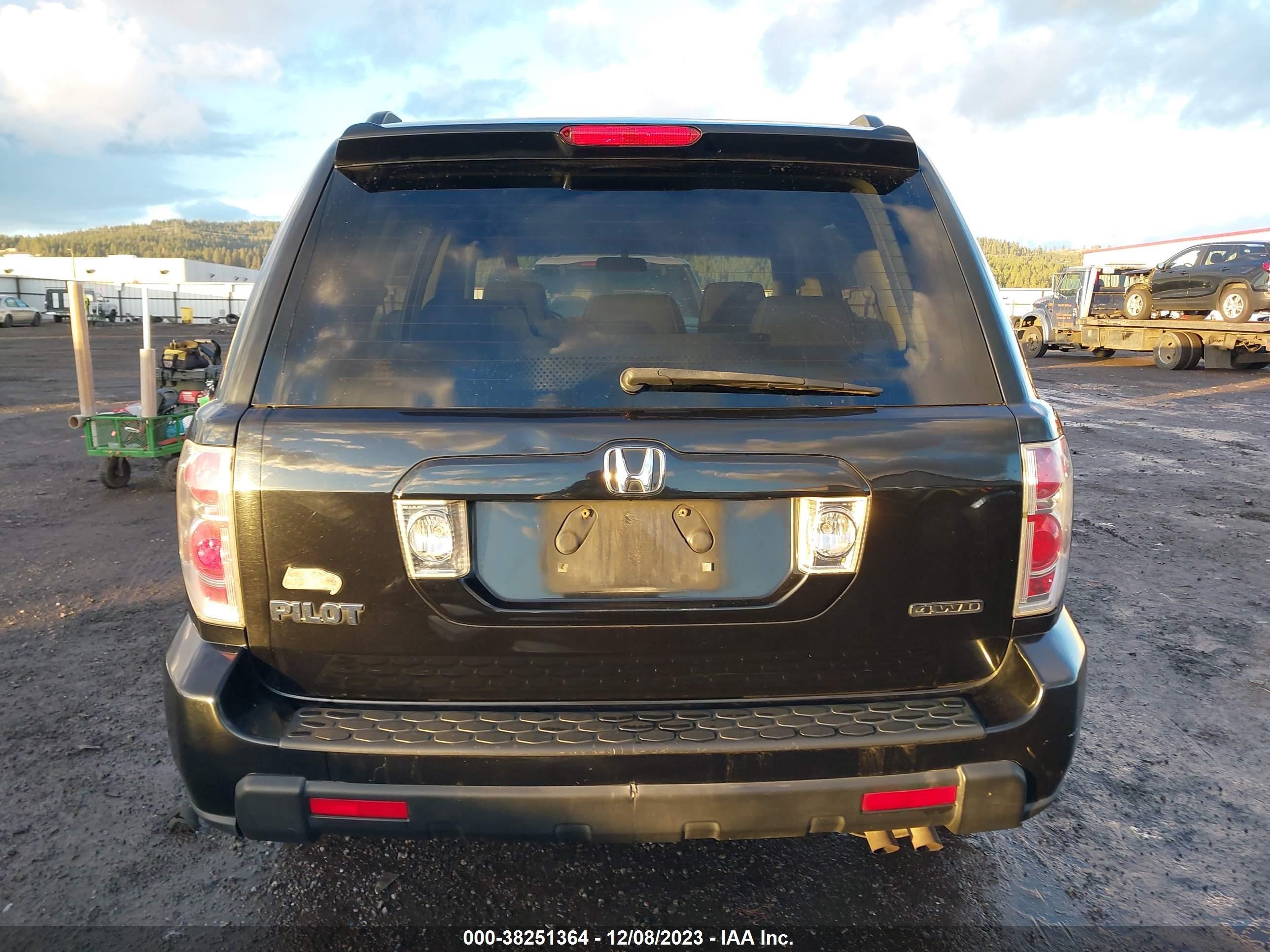 Photo 16 VIN: 5FNYF18268B044658 - HONDA PILOT 