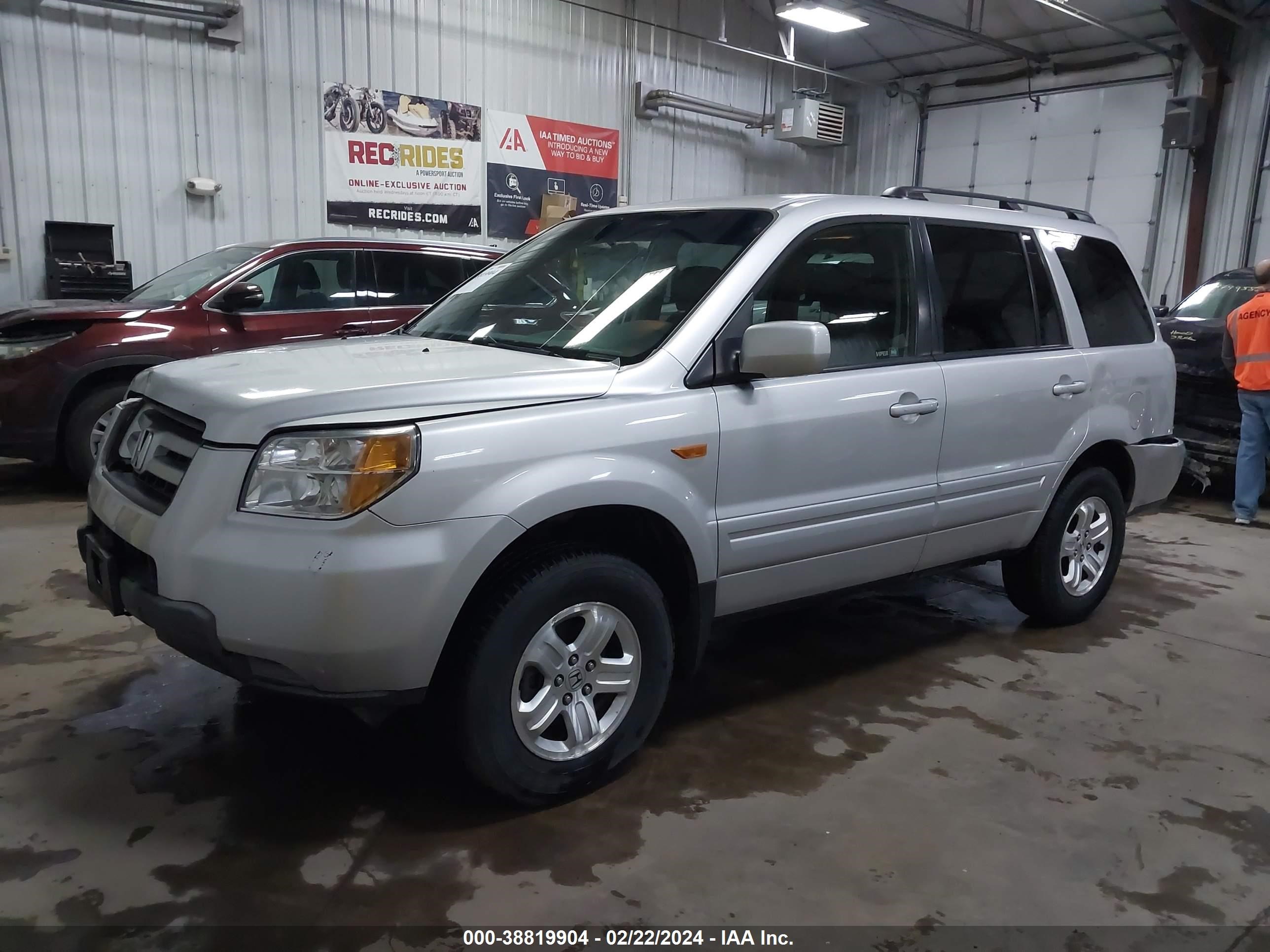 Photo 1 VIN: 5FNYF18298B024274 - HONDA PILOT 