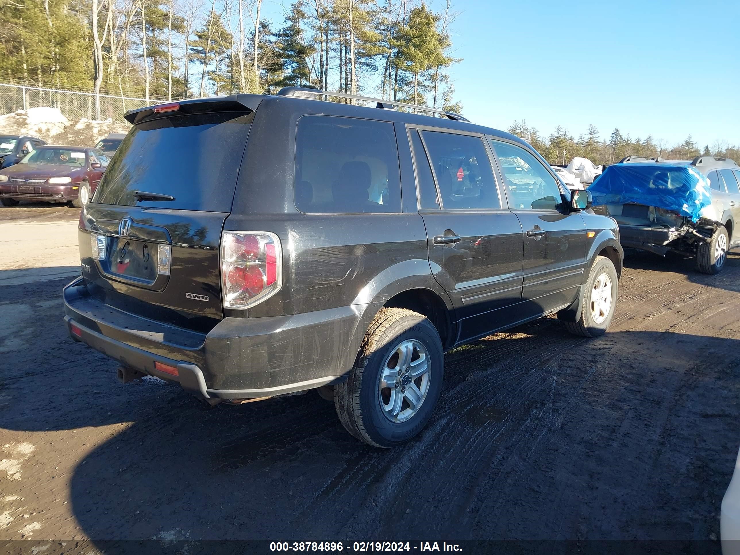 Photo 3 VIN: 5FNYF182X8B016832 - HONDA PILOT 