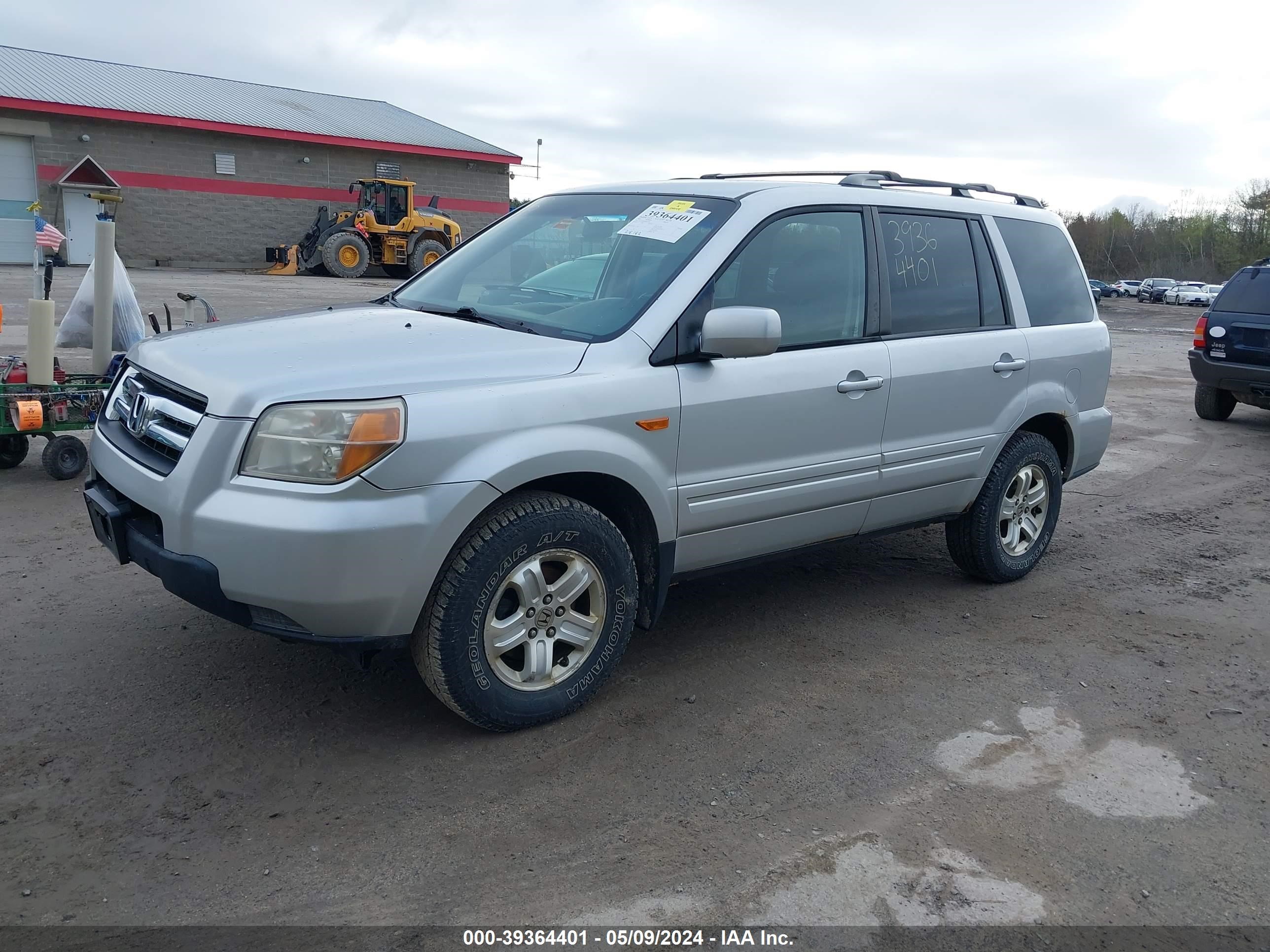 Photo 1 VIN: 5FNYF182X8B037308 - HONDA PILOT 