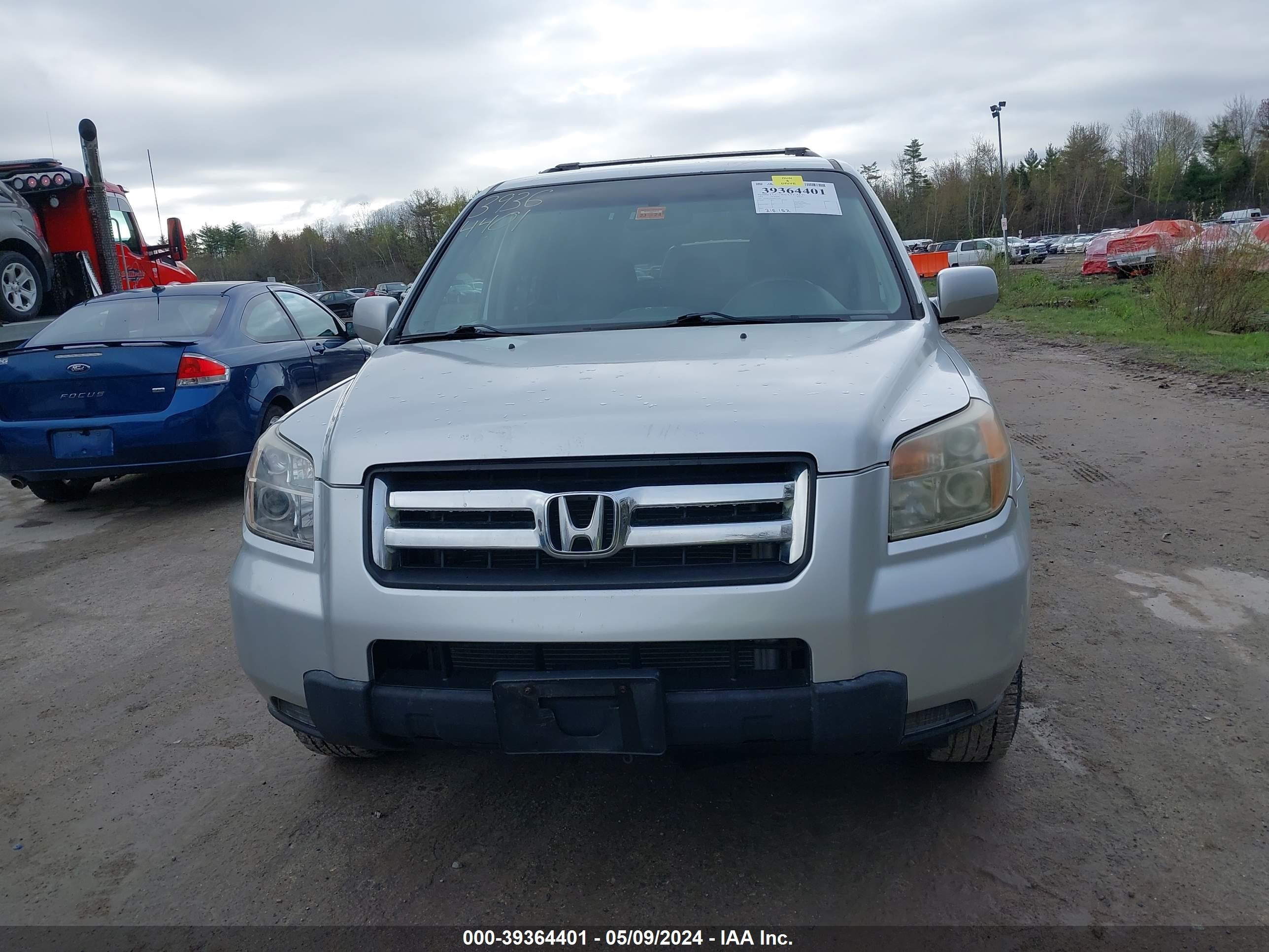 Photo 12 VIN: 5FNYF182X8B037308 - HONDA PILOT 