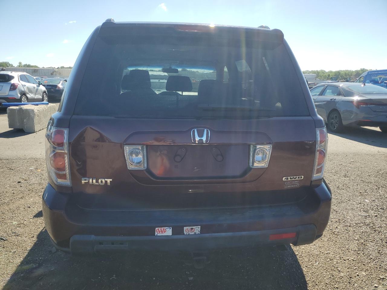 Photo 5 VIN: 5FNYF182X8B049605 - HONDA PILOT 