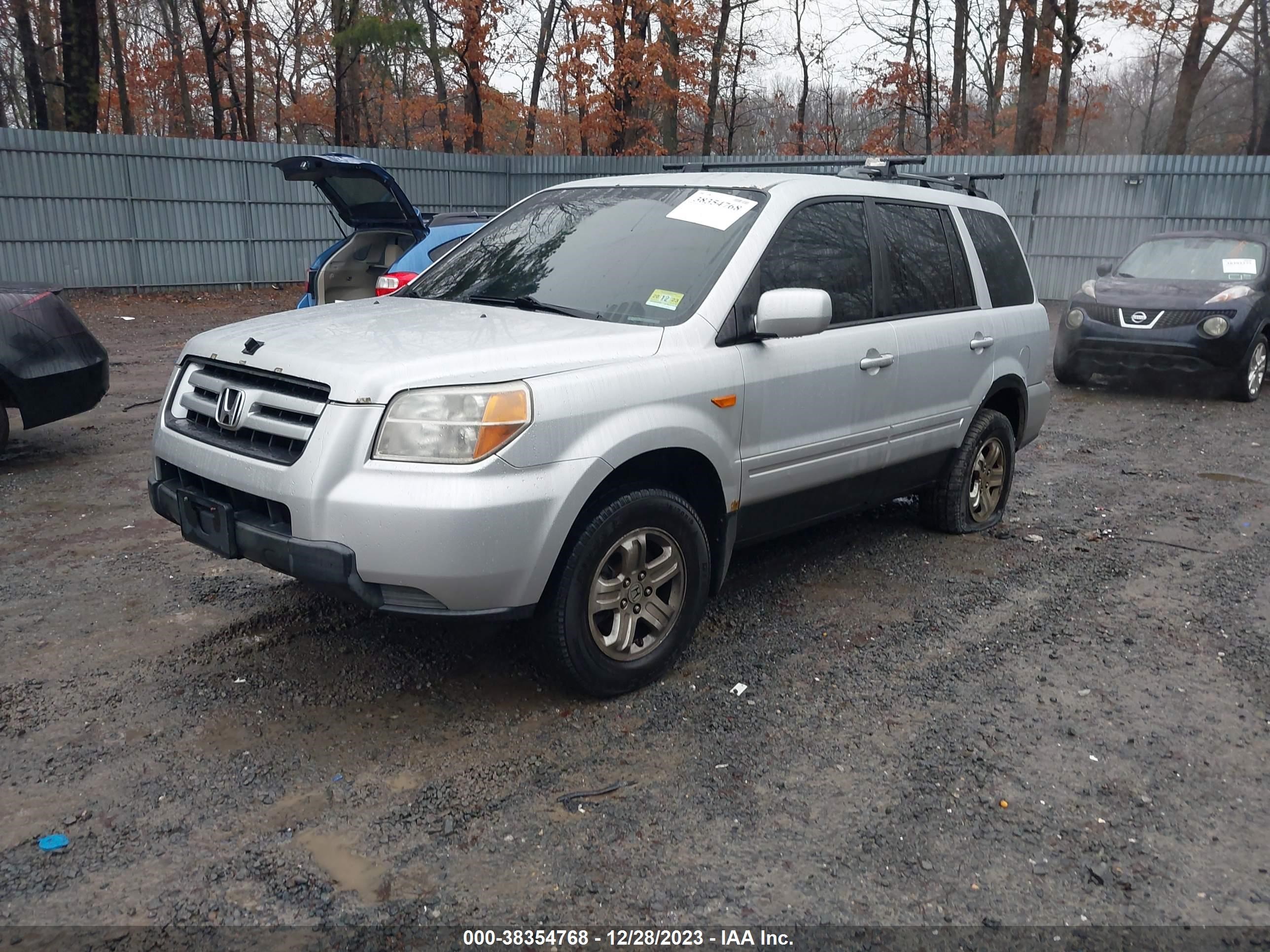 Photo 1 VIN: 5FNYF182X8B054447 - HONDA PILOT 