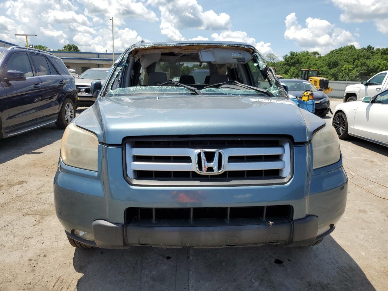 Photo 4 VIN: 5FNYF18318B008238 - HONDA PILOT 