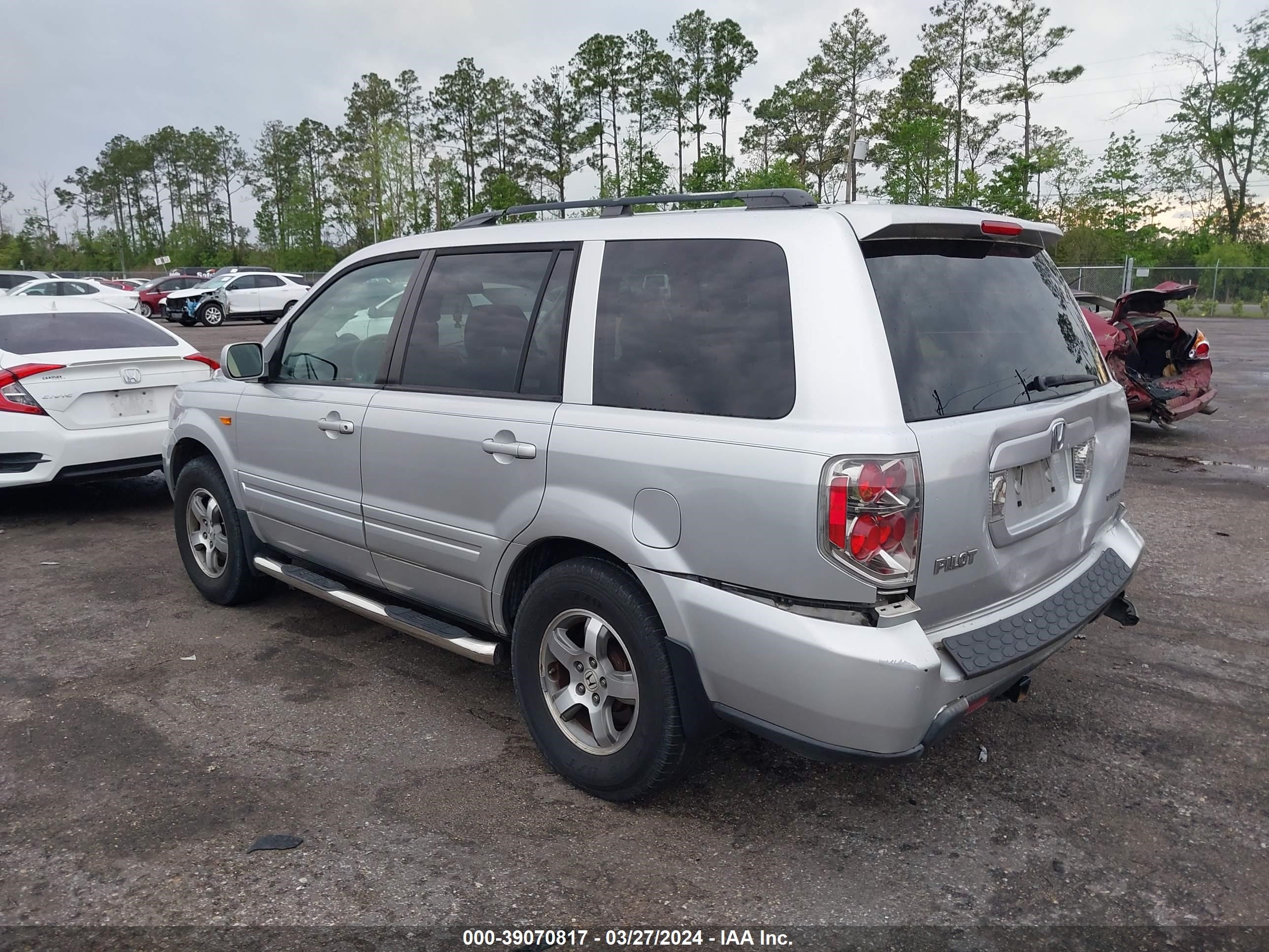 Photo 2 VIN: 5FNYF18318B019272 - HONDA PILOT 