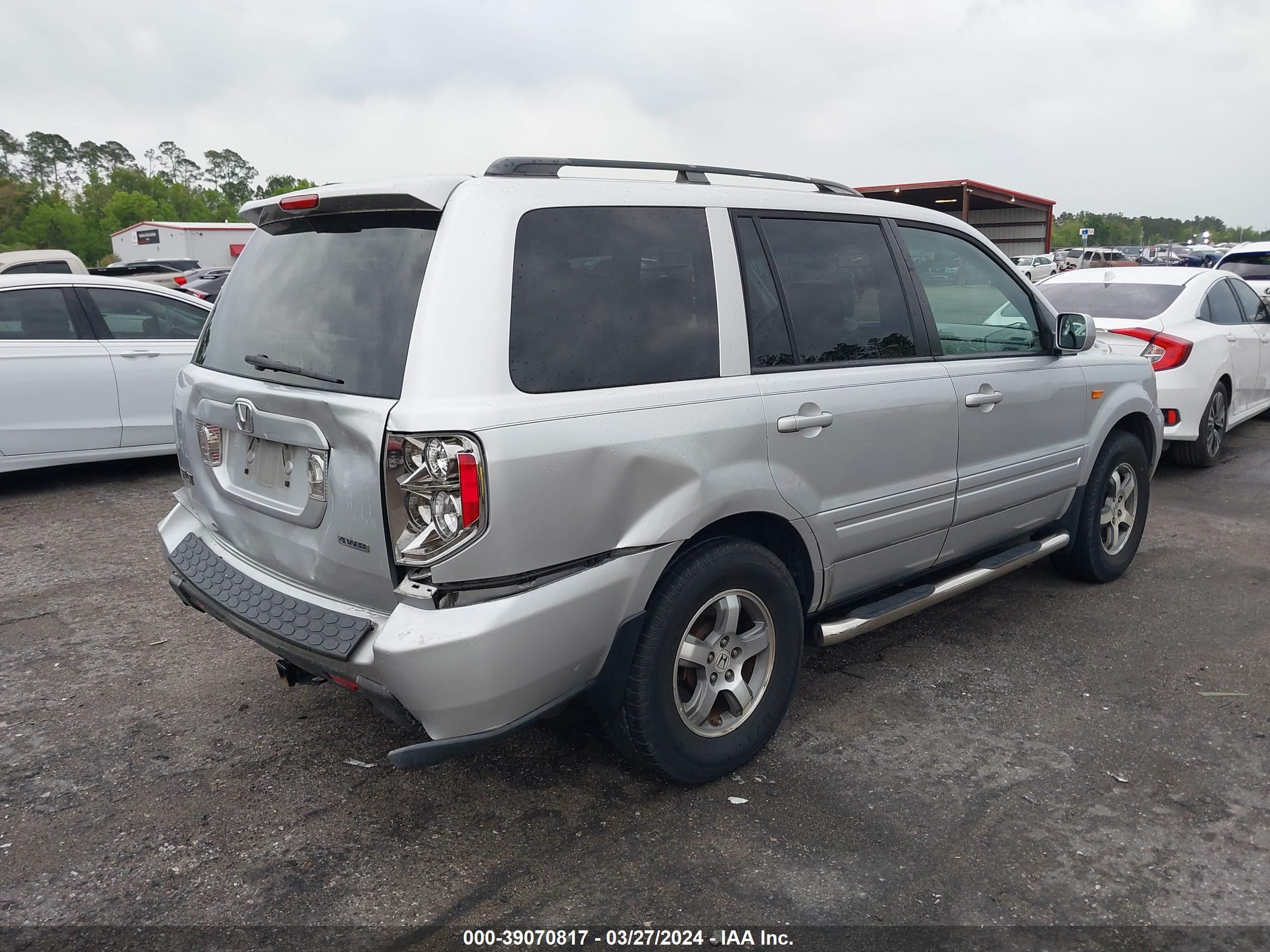 Photo 3 VIN: 5FNYF18318B019272 - HONDA PILOT 