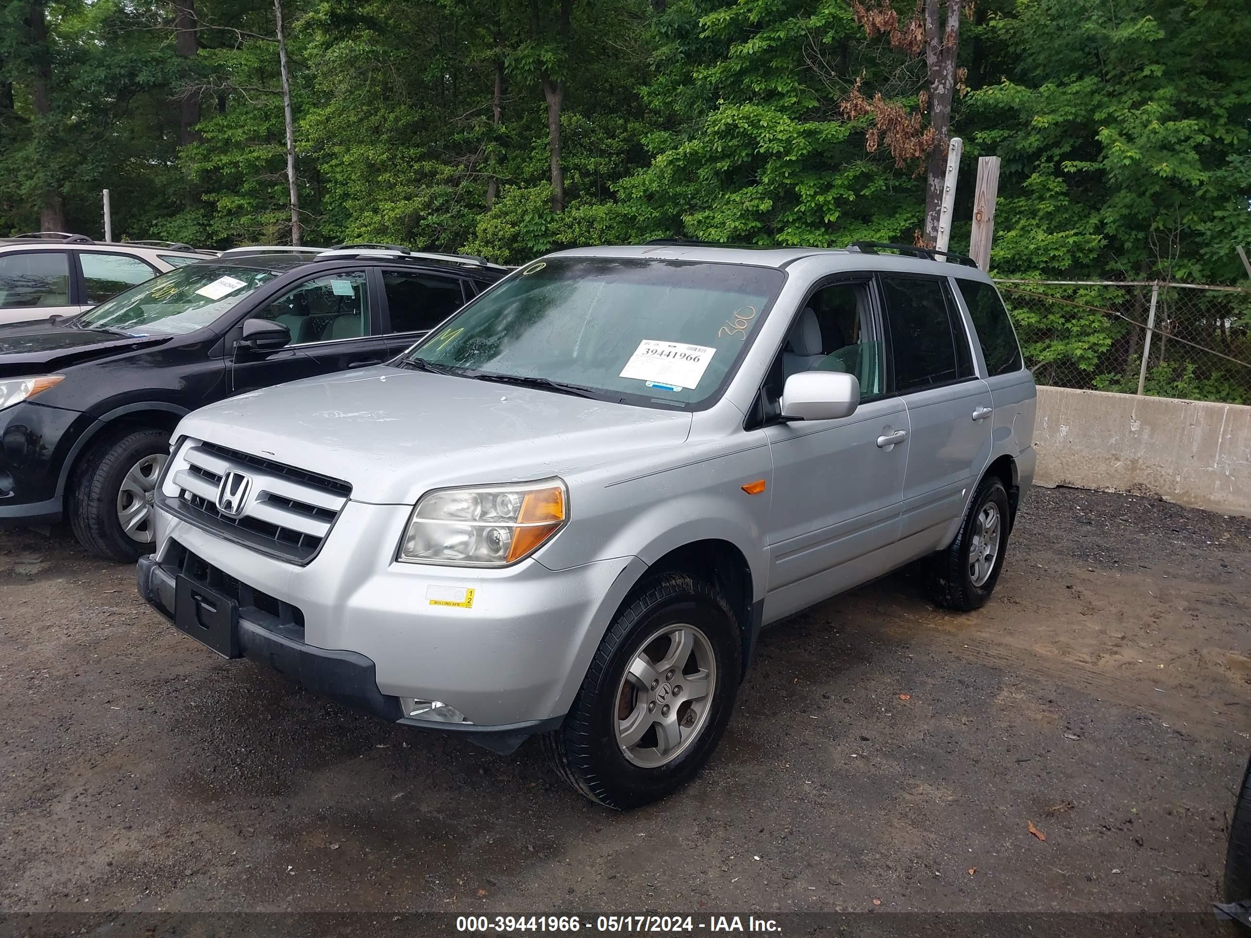 Photo 1 VIN: 5FNYF18318B037948 - HONDA PILOT 