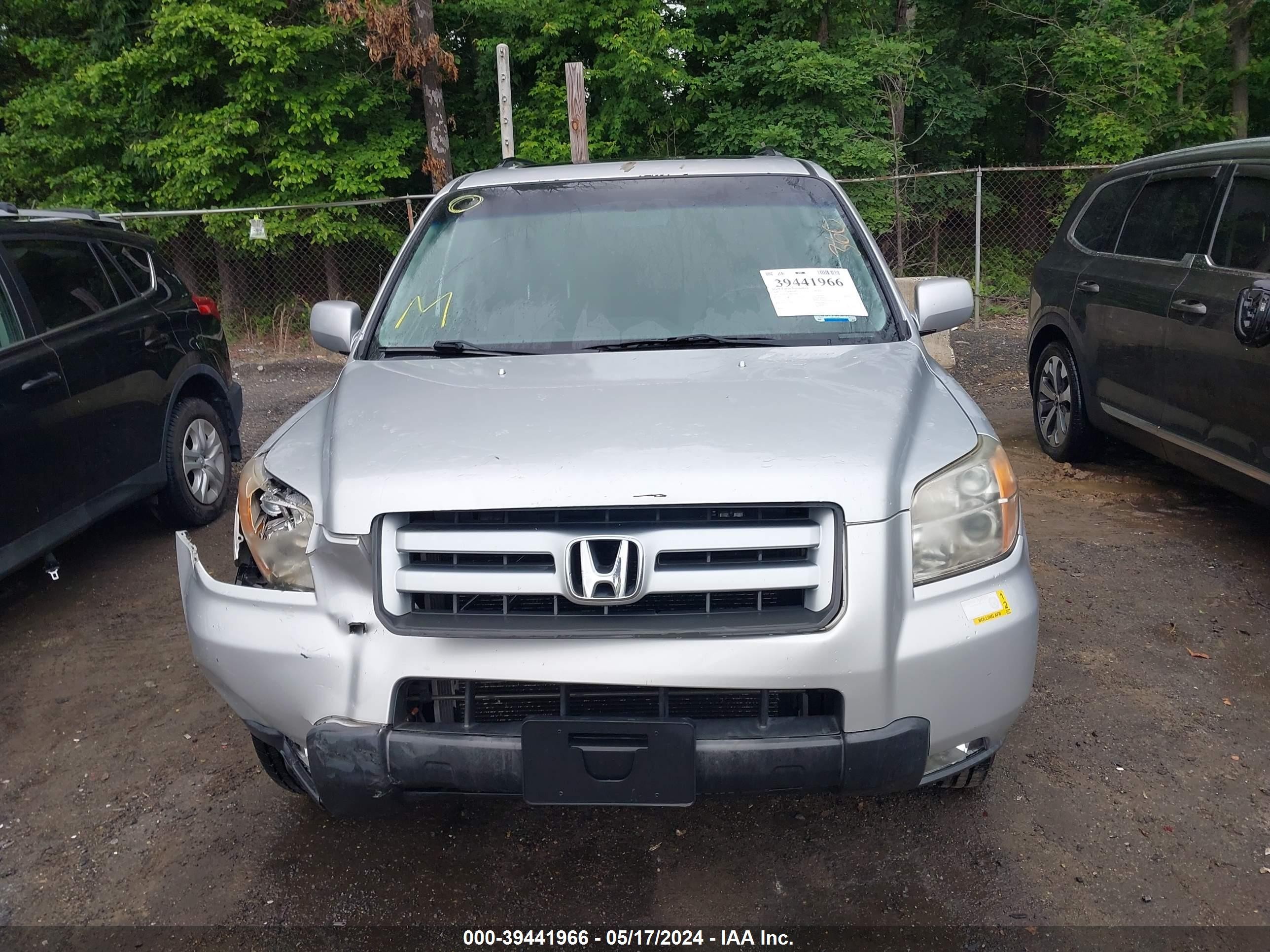 Photo 11 VIN: 5FNYF18318B037948 - HONDA PILOT 