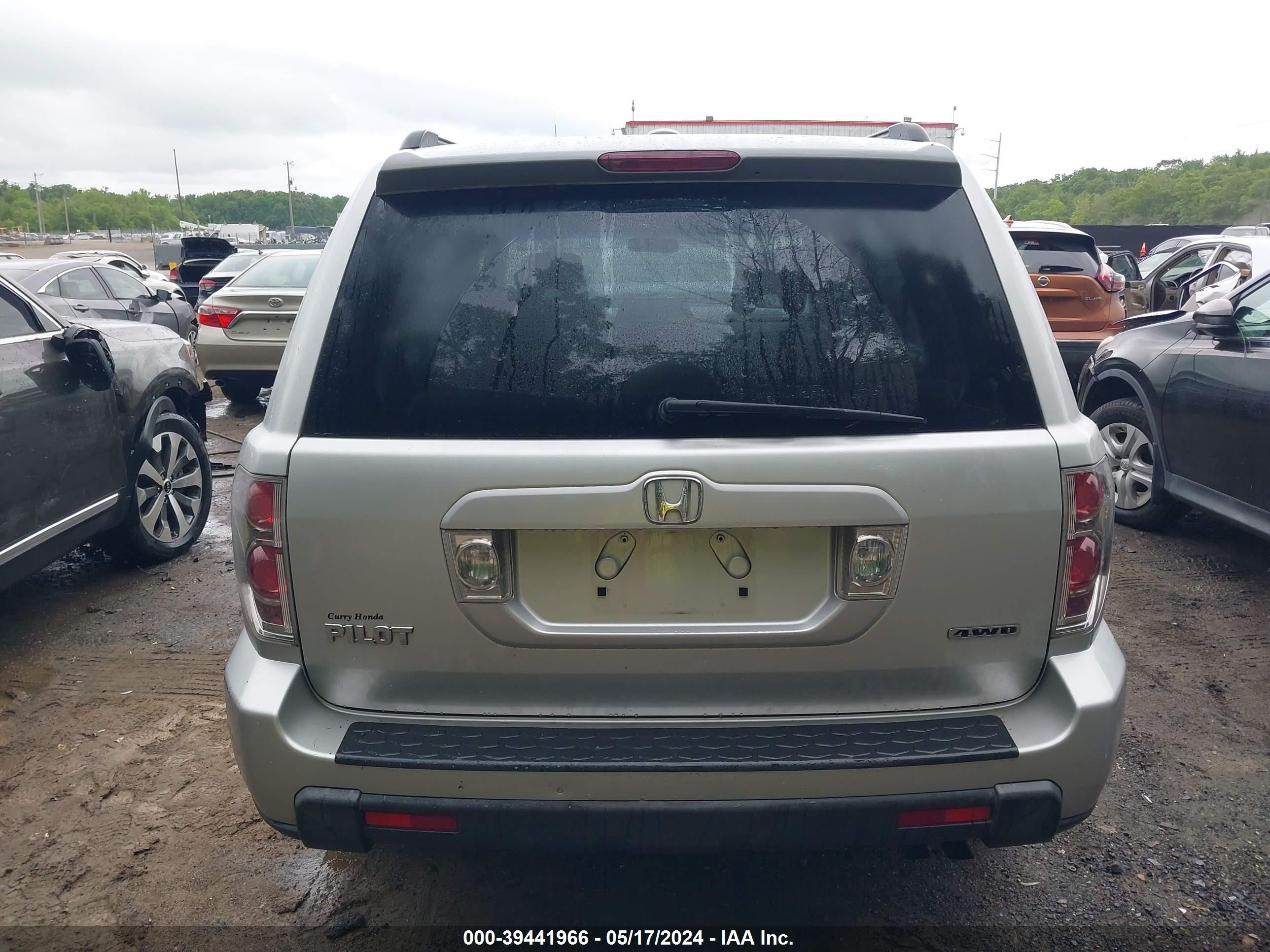 Photo 15 VIN: 5FNYF18318B037948 - HONDA PILOT 