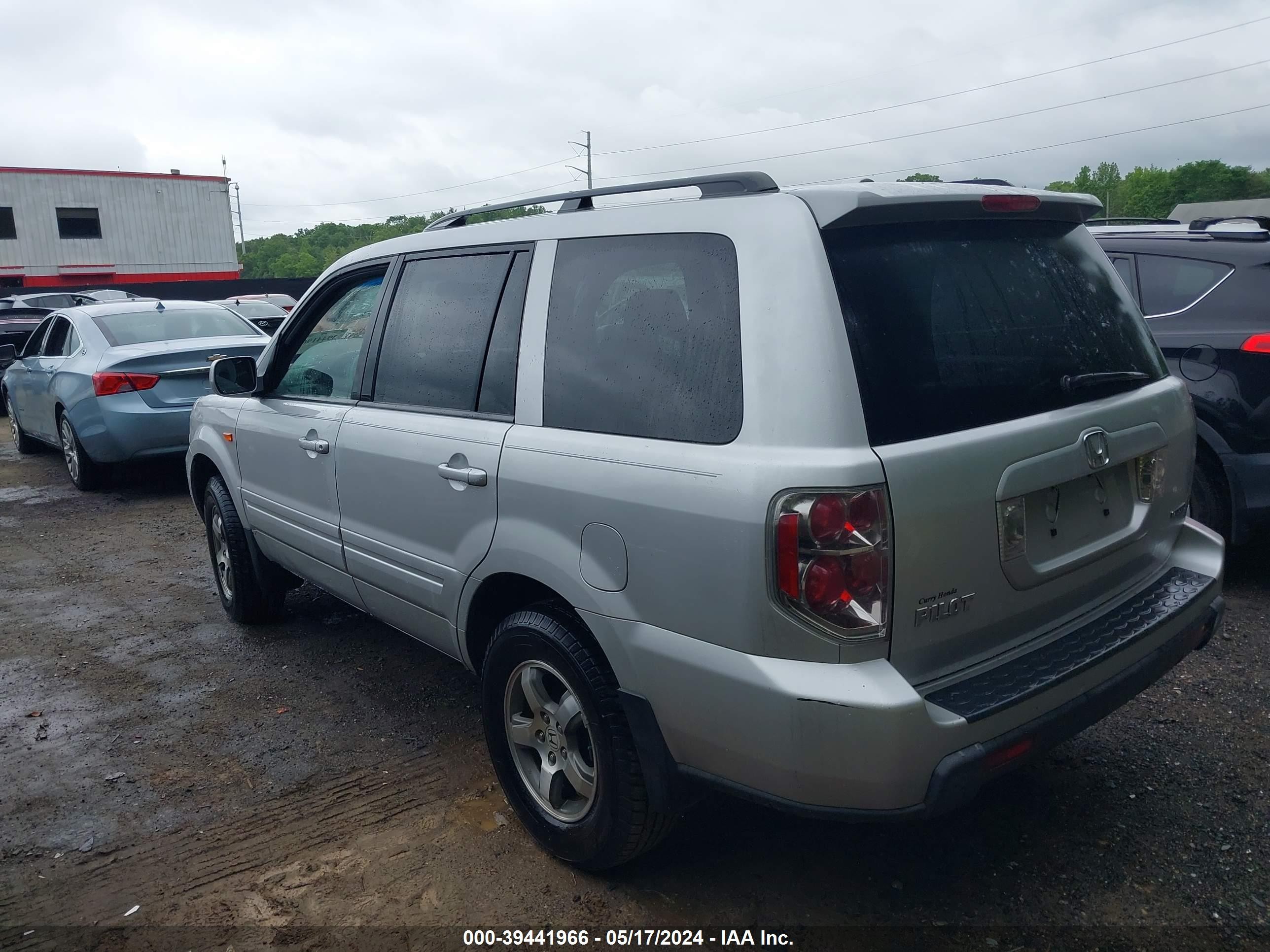 Photo 2 VIN: 5FNYF18318B037948 - HONDA PILOT 