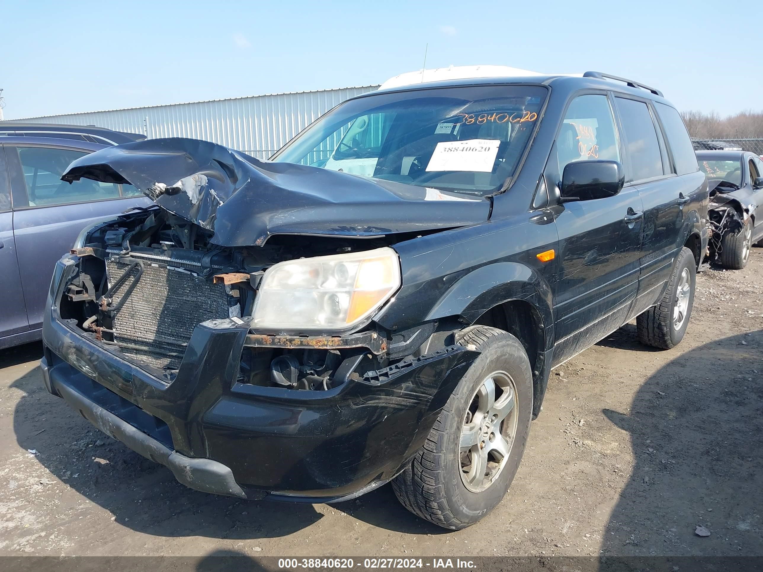 Photo 1 VIN: 5FNYF18338B008791 - HONDA PILOT 