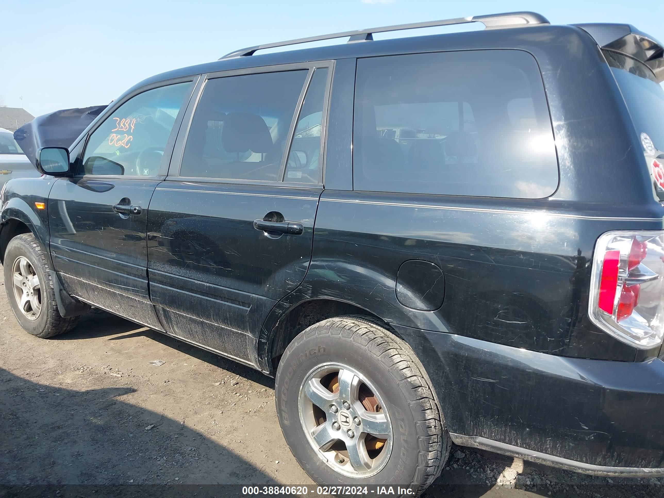 Photo 13 VIN: 5FNYF18338B008791 - HONDA PILOT 