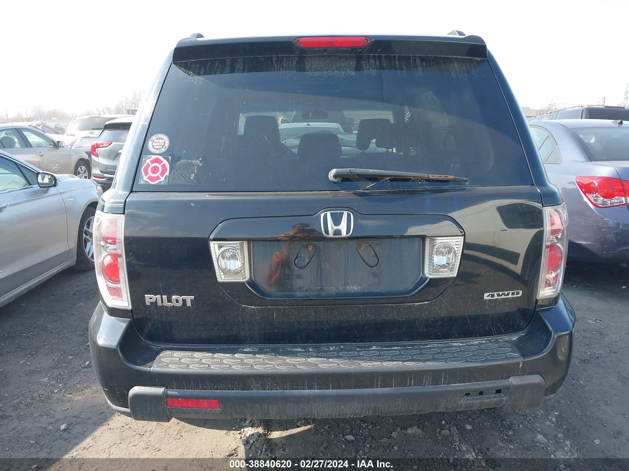 Photo 15 VIN: 5FNYF18338B008791 - HONDA PILOT 