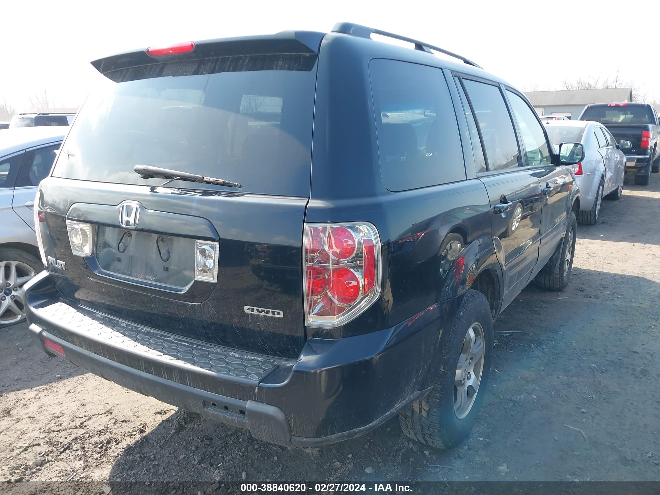 Photo 3 VIN: 5FNYF18338B008791 - HONDA PILOT 