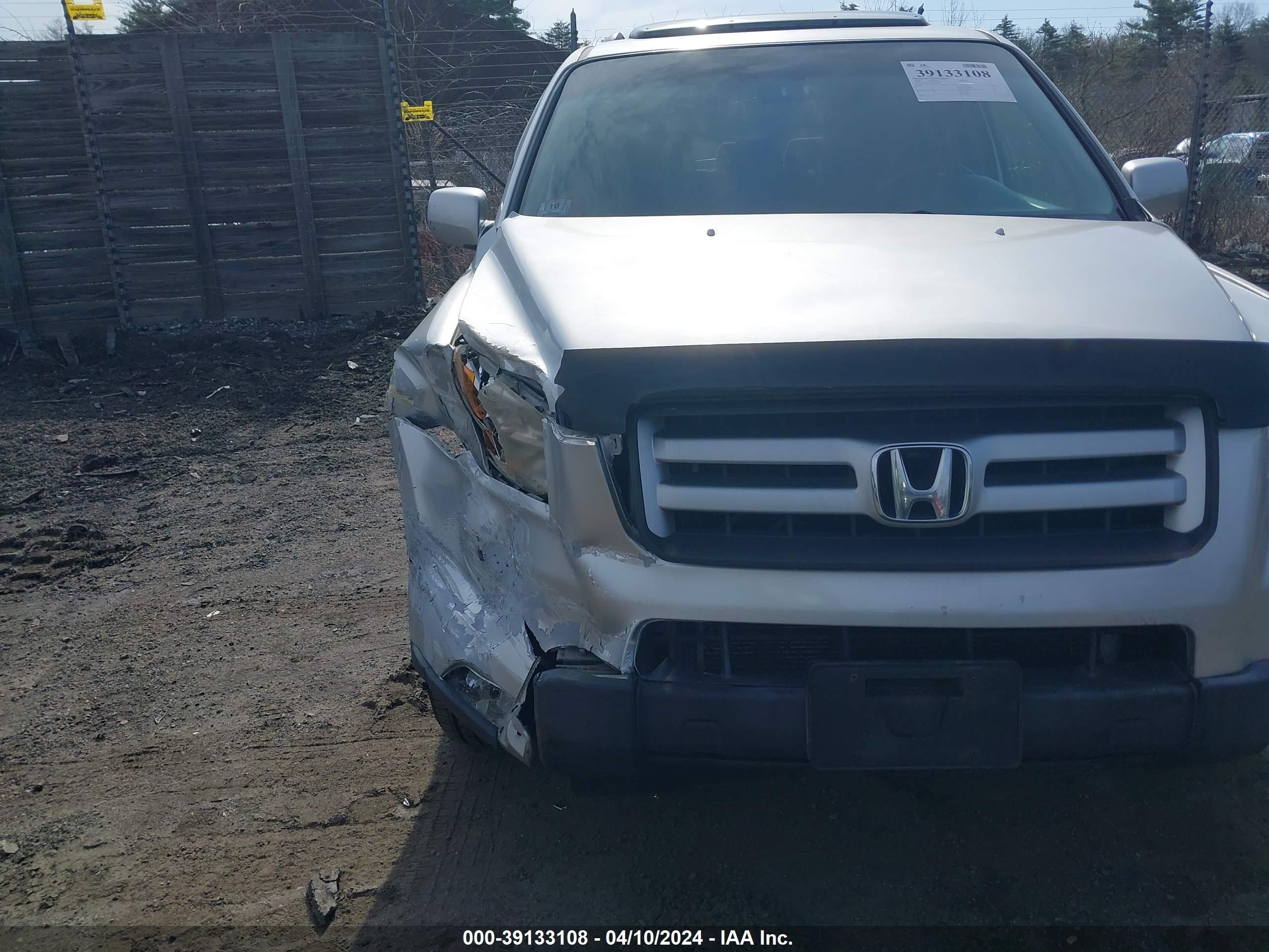 Photo 11 VIN: 5FNYF18358B019744 - HONDA PILOT 