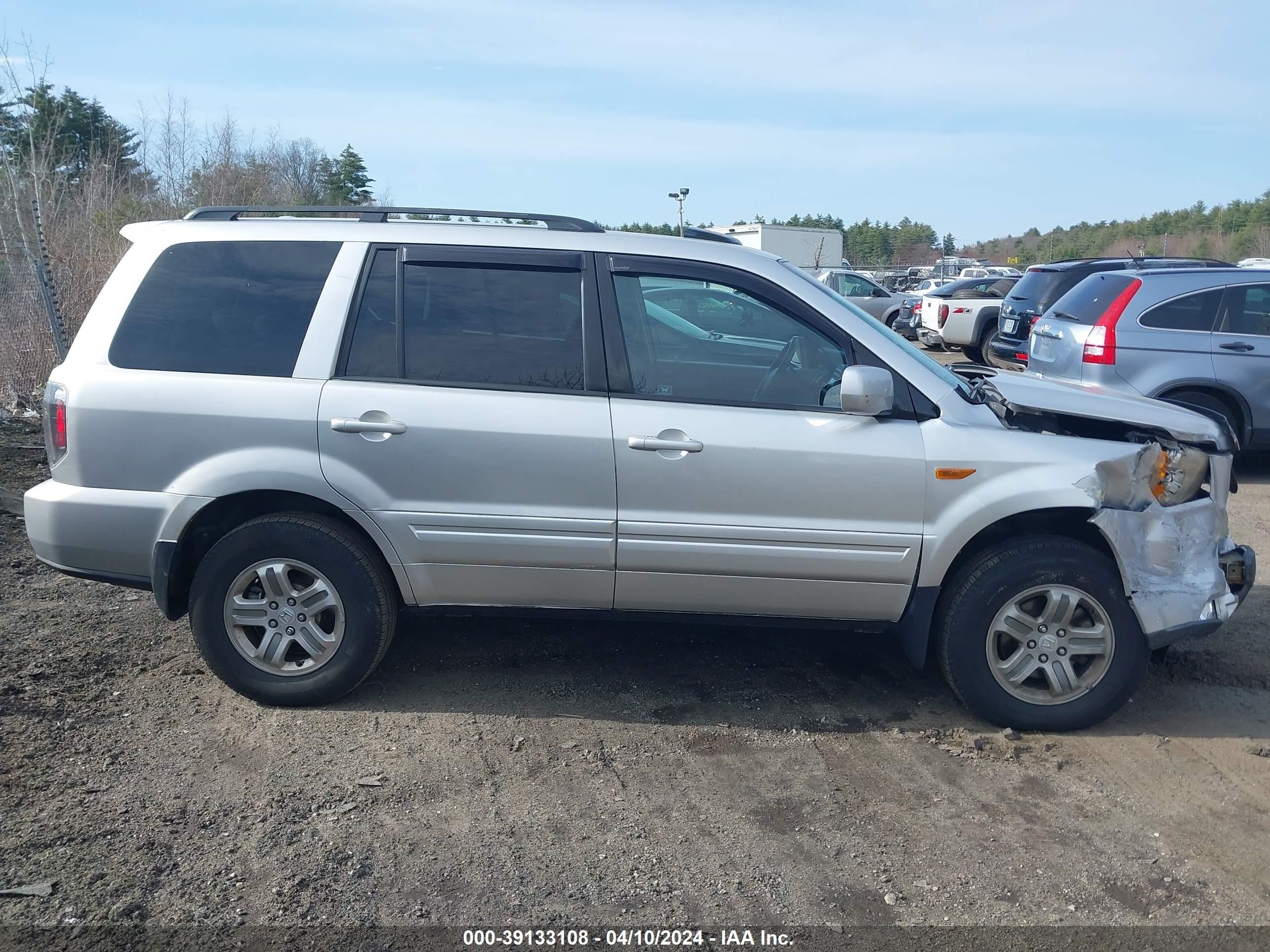 Photo 13 VIN: 5FNYF18358B019744 - HONDA PILOT 