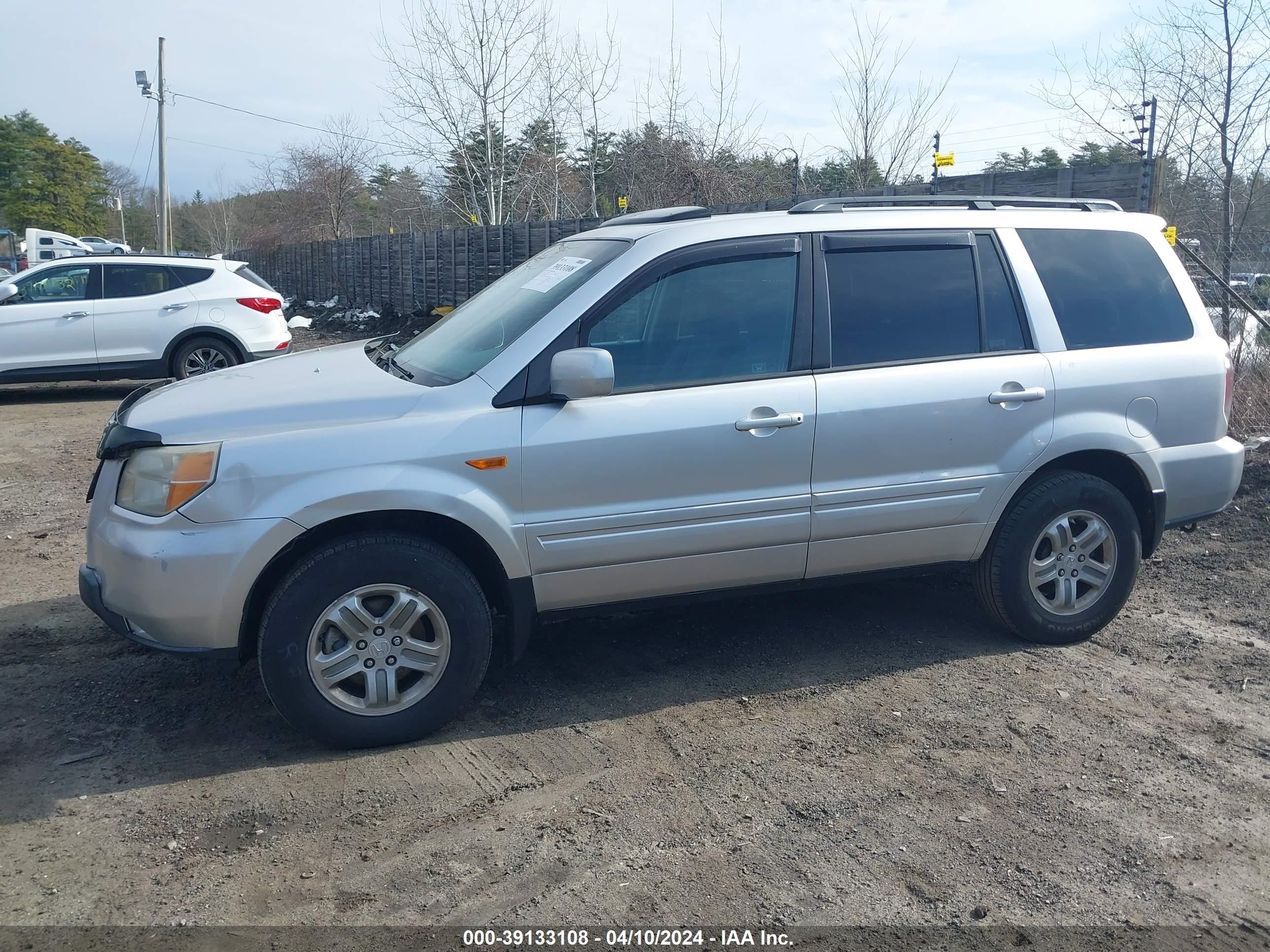 Photo 14 VIN: 5FNYF18358B019744 - HONDA PILOT 