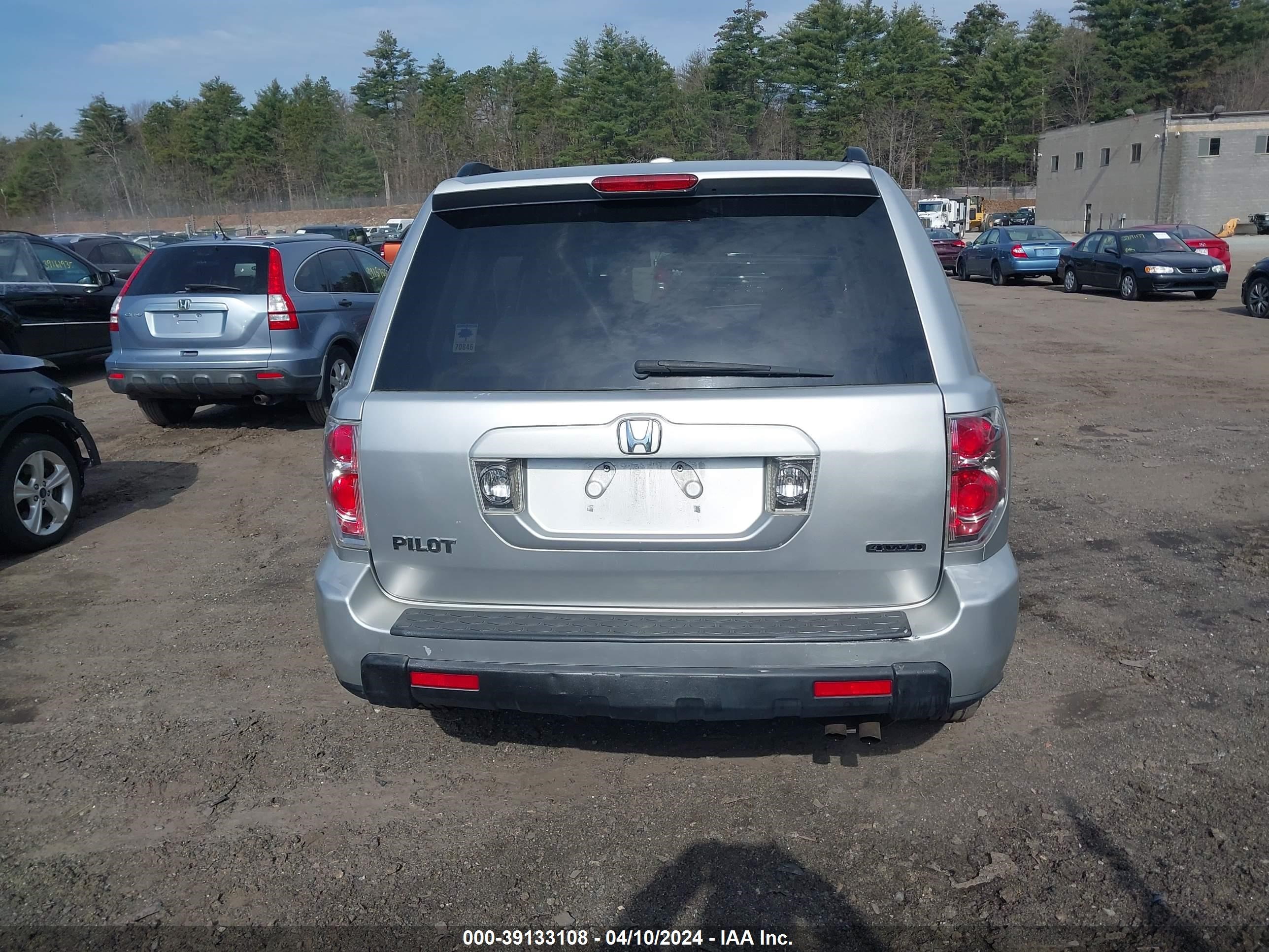 Photo 16 VIN: 5FNYF18358B019744 - HONDA PILOT 