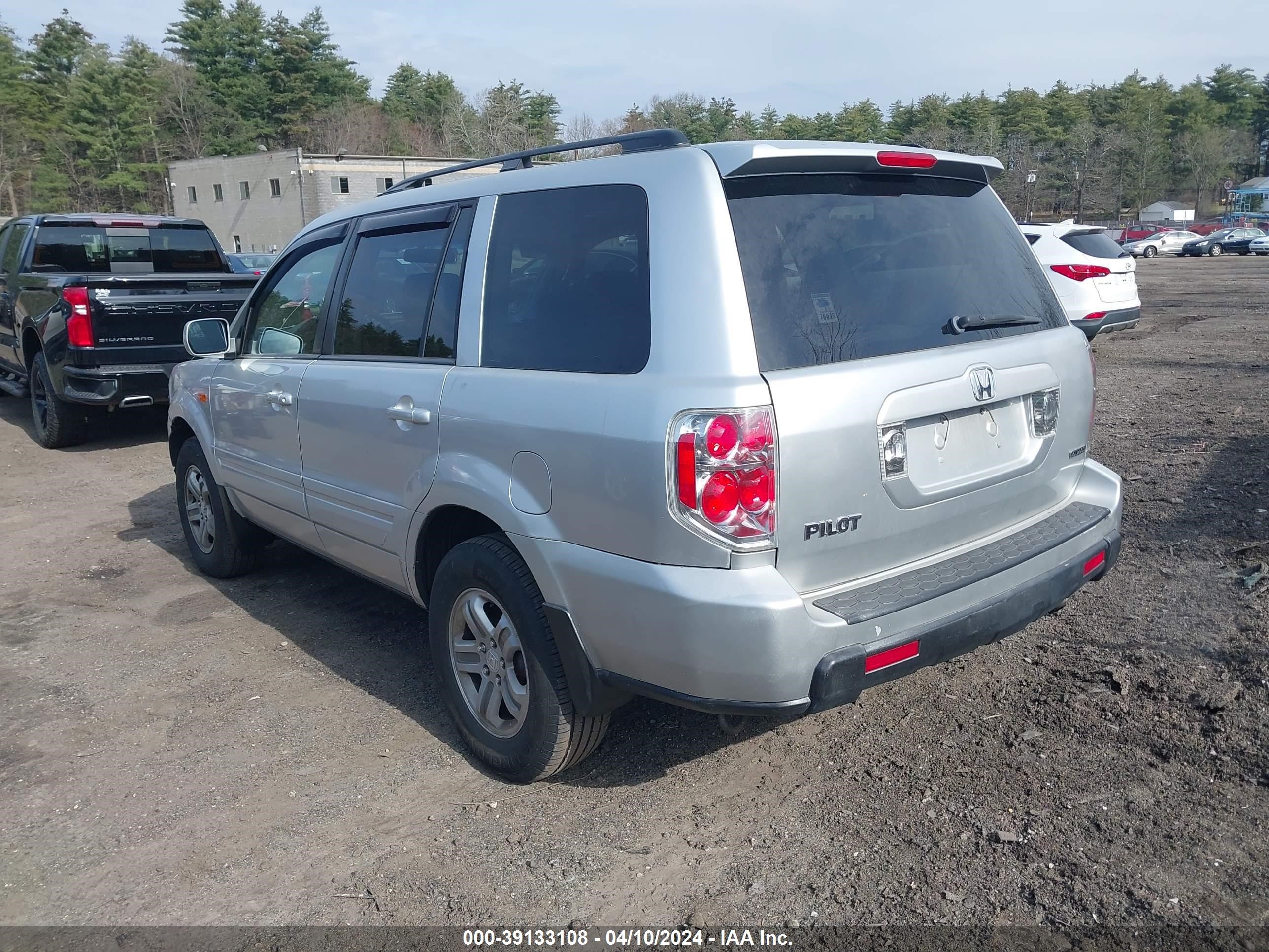 Photo 2 VIN: 5FNYF18358B019744 - HONDA PILOT 