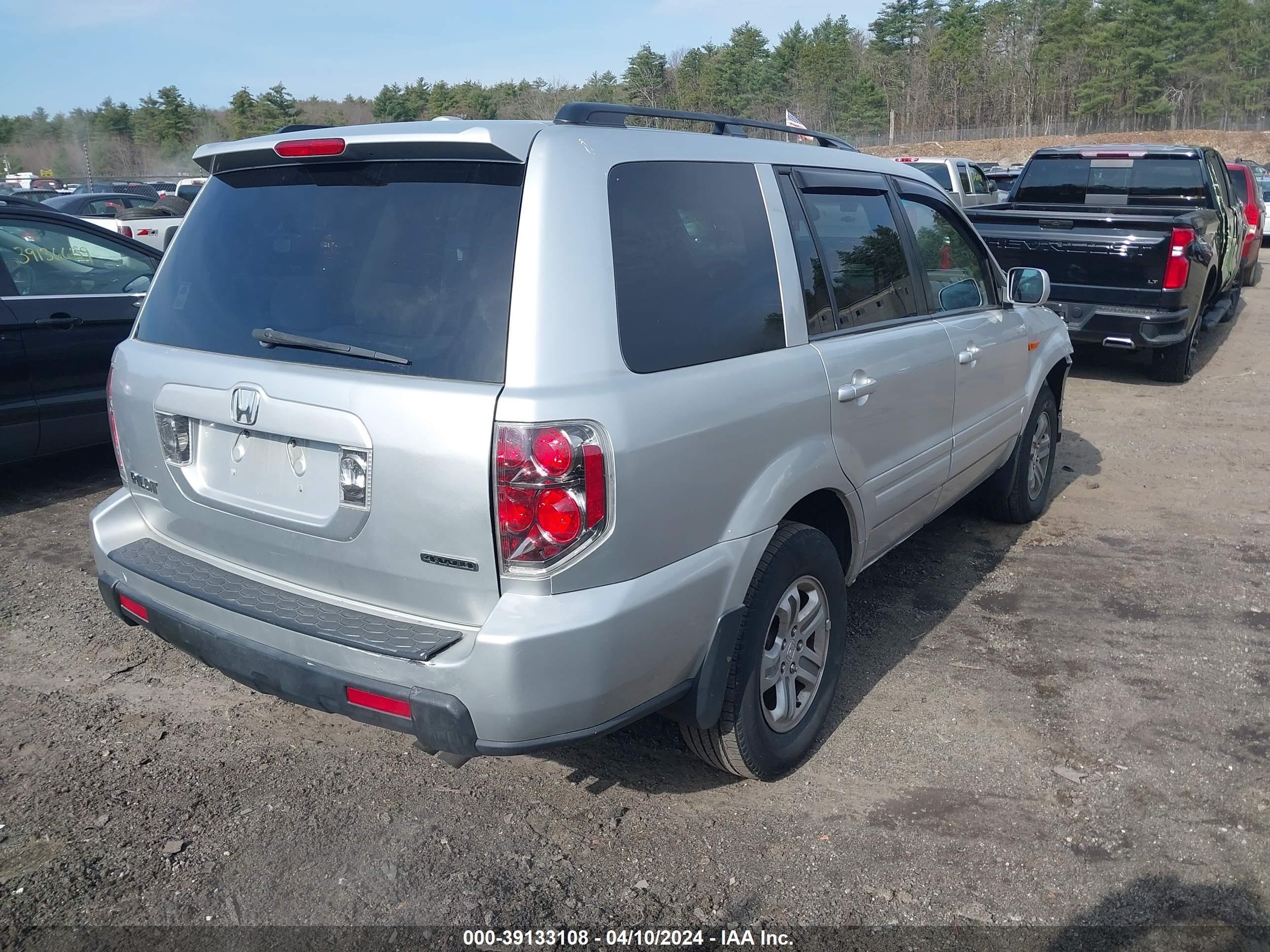 Photo 3 VIN: 5FNYF18358B019744 - HONDA PILOT 