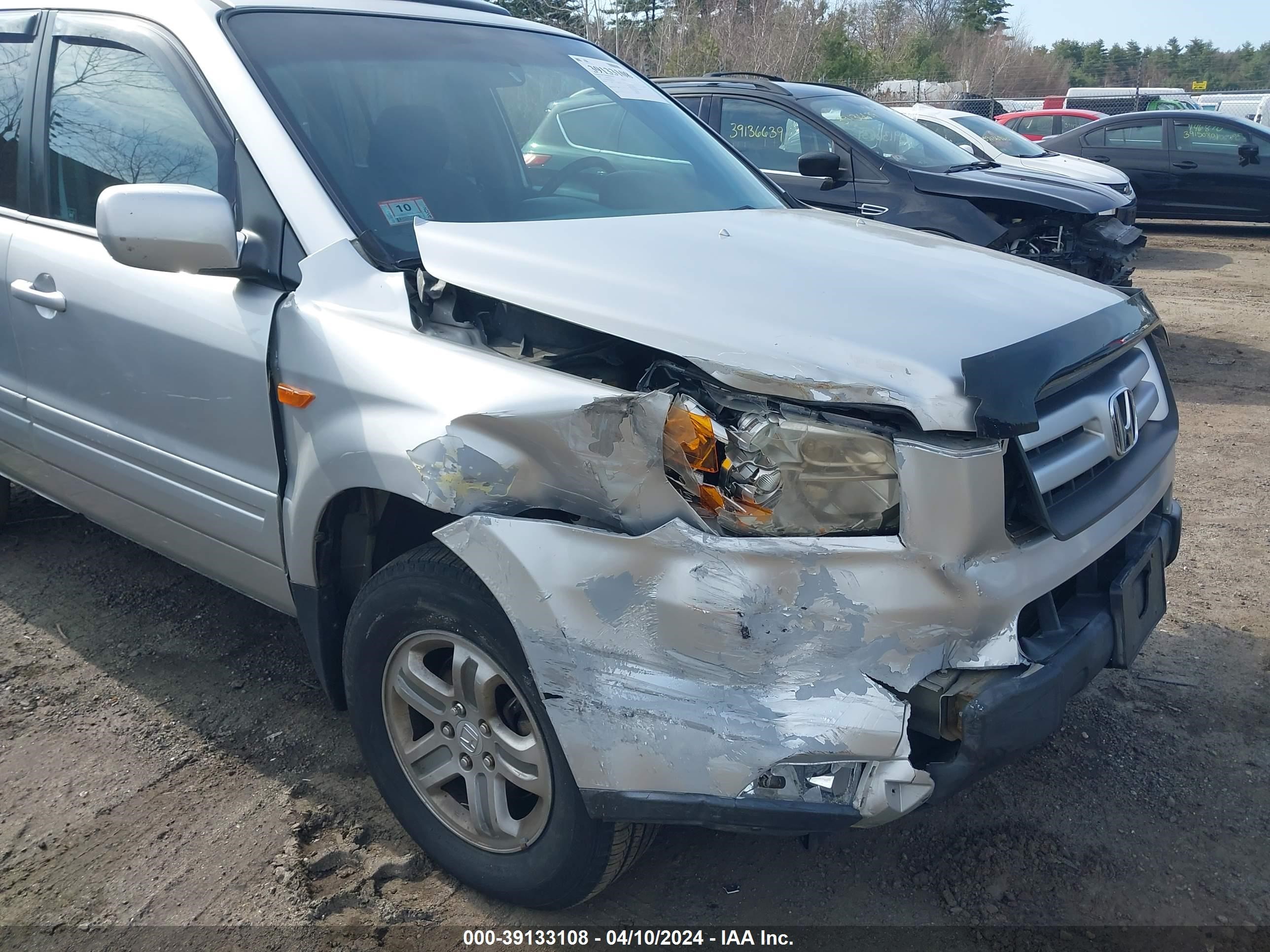 Photo 5 VIN: 5FNYF18358B019744 - HONDA PILOT 