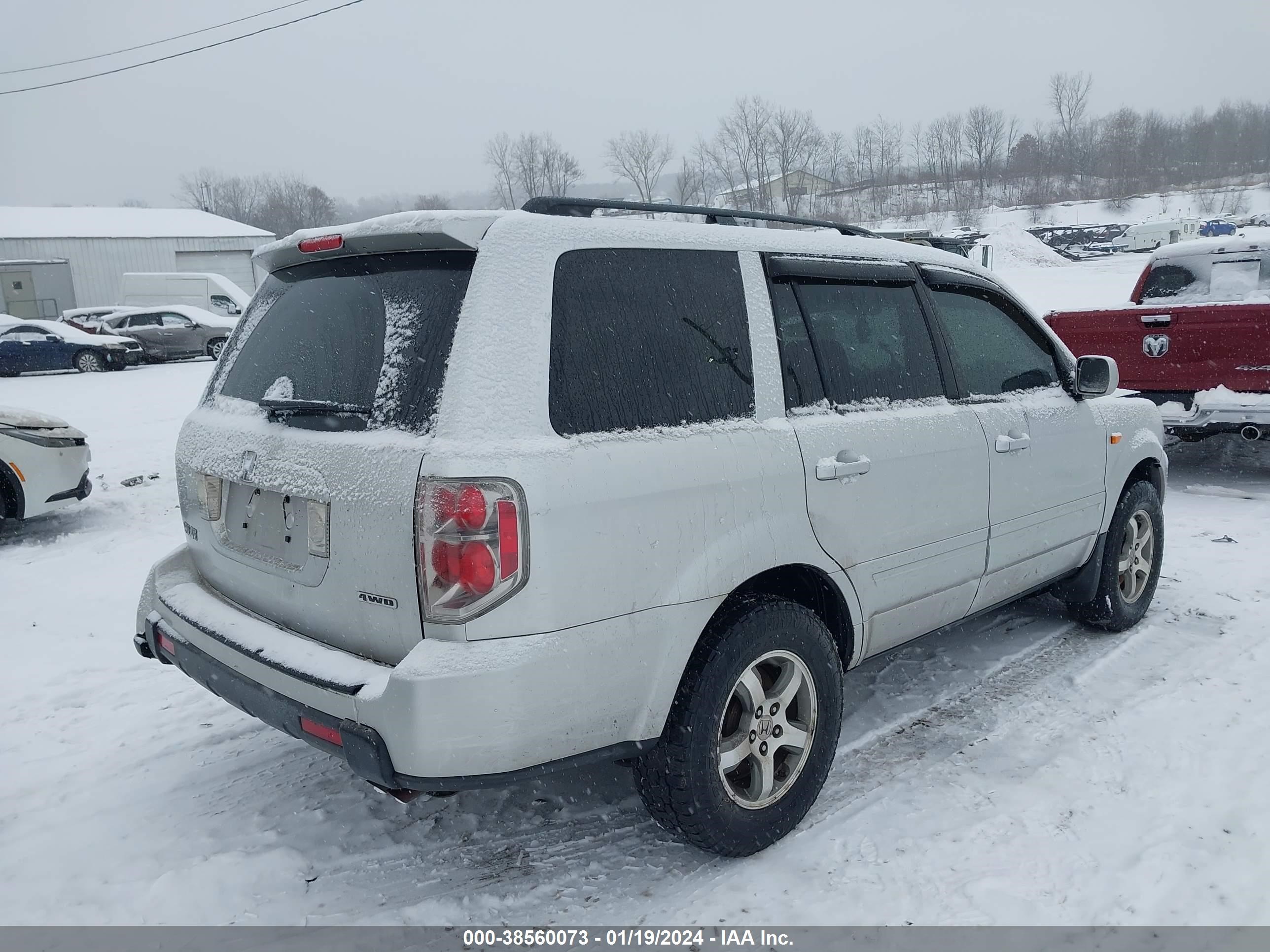 Photo 3 VIN: 5FNYF18378B003965 - HONDA PILOT 