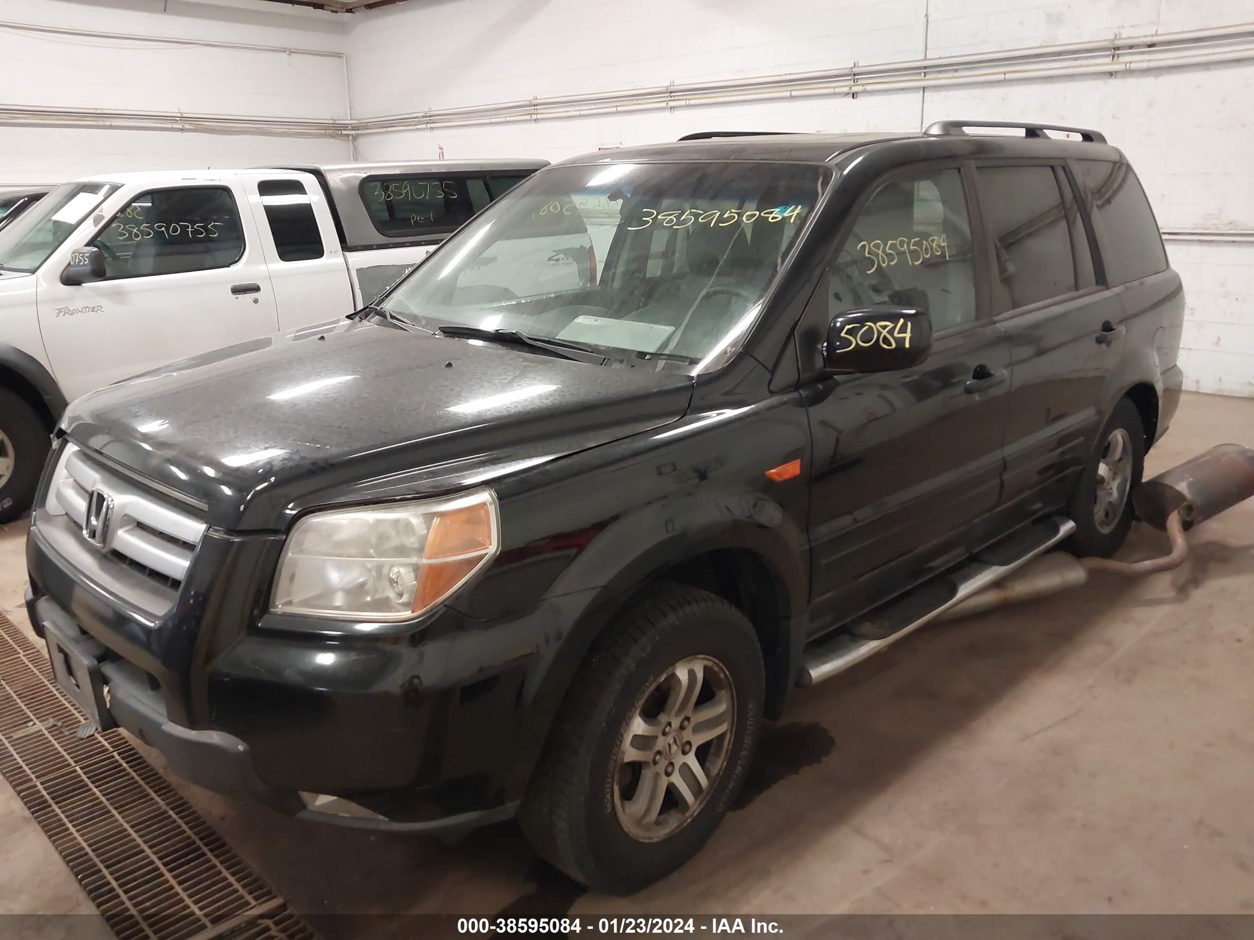 Photo 1 VIN: 5FNYF18388B000332 - HONDA PILOT 