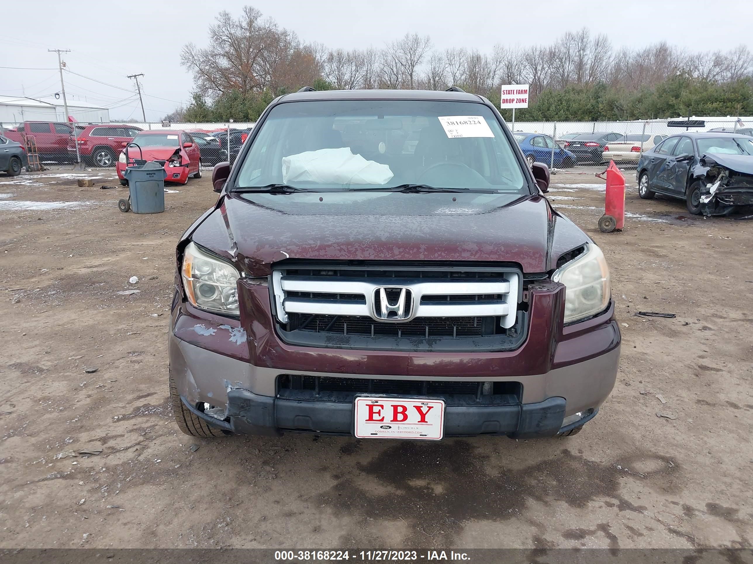 Photo 11 VIN: 5FNYF18388B010469 - HONDA PILOT 