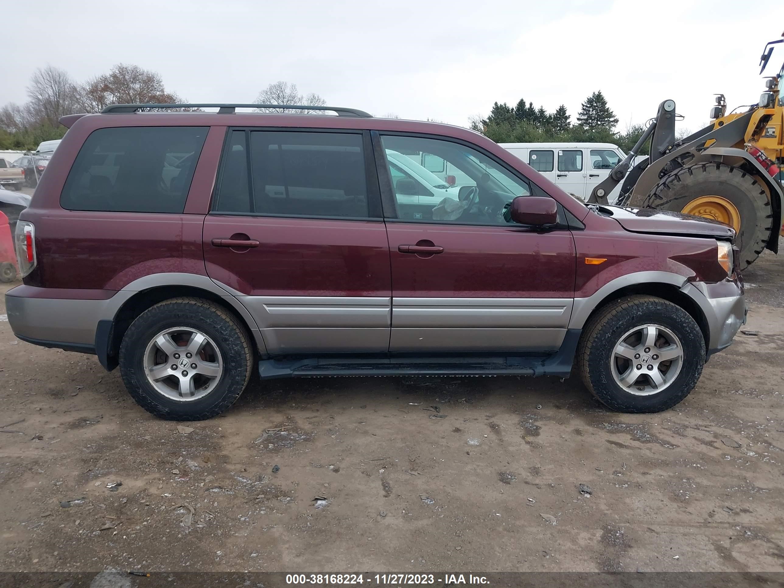 Photo 12 VIN: 5FNYF18388B010469 - HONDA PILOT 