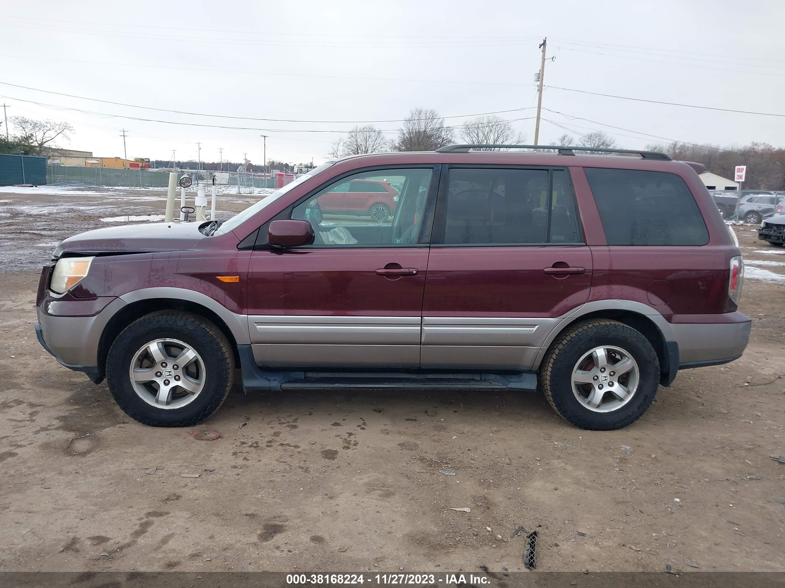 Photo 13 VIN: 5FNYF18388B010469 - HONDA PILOT 