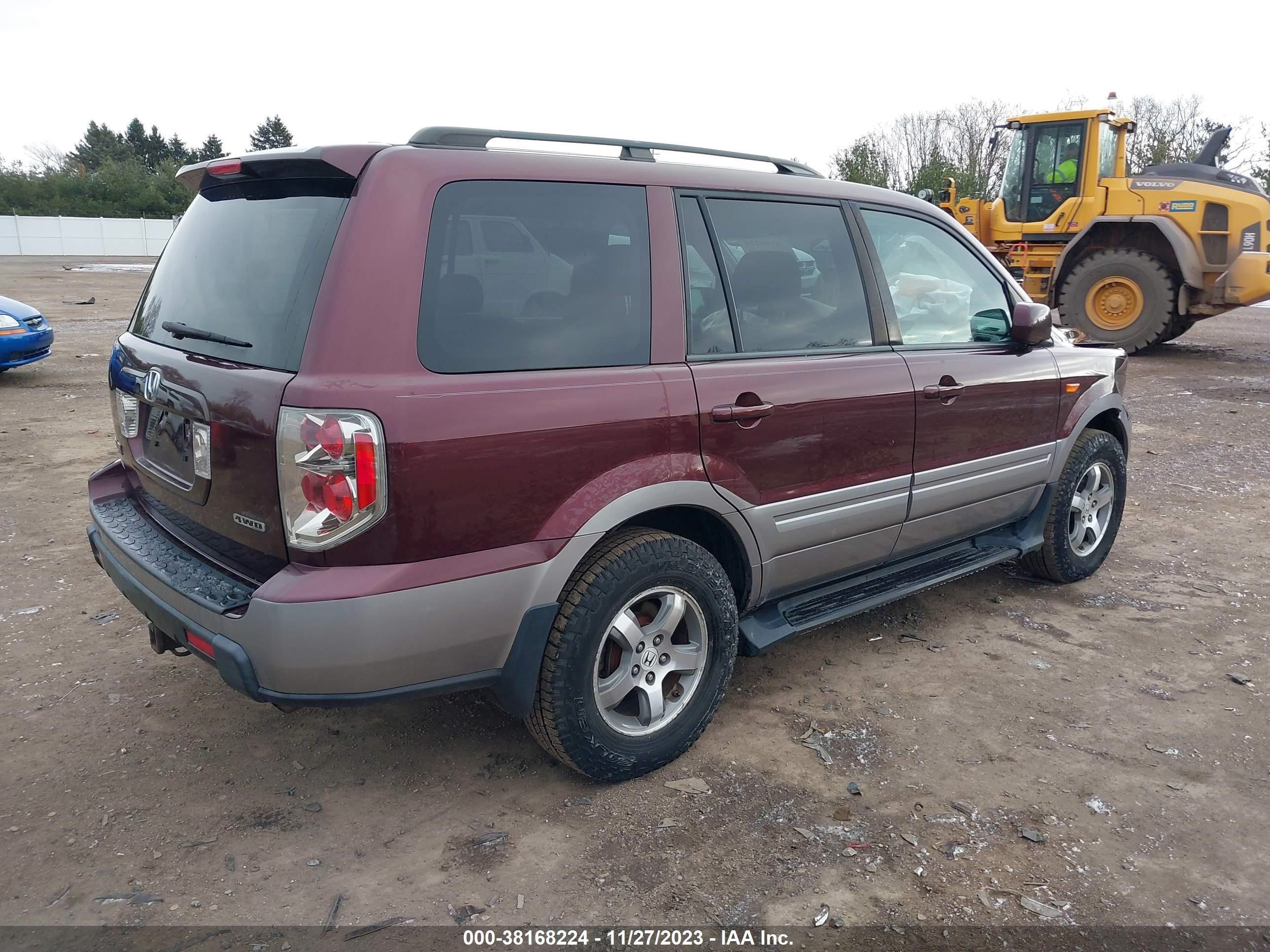 Photo 3 VIN: 5FNYF18388B010469 - HONDA PILOT 