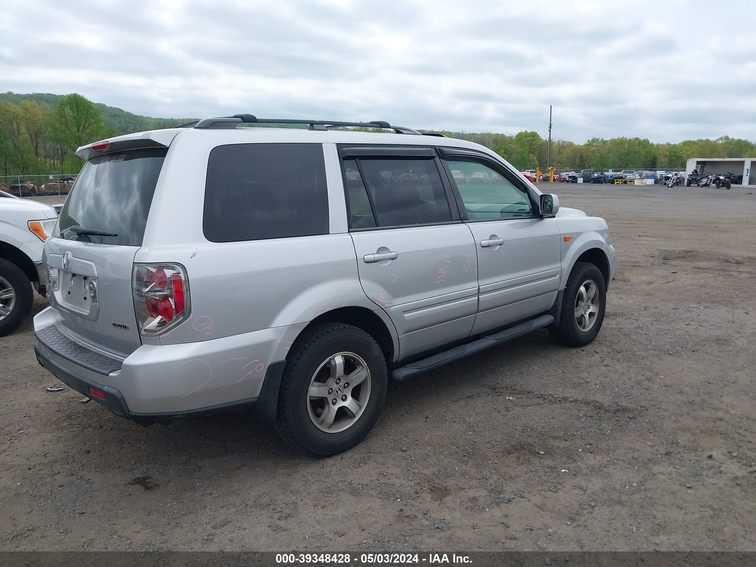 Photo 3 VIN: 5FNYF18388B010925 - HONDA PILOT 